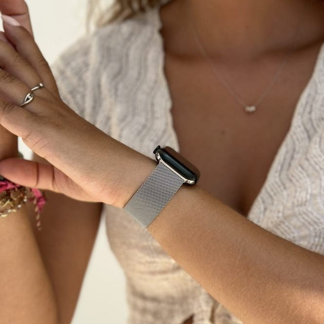 xoxo Wildhearts Apple Watch Milanese Strap (Silver)