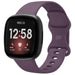 Bracelet silicone classique Fitbit Versa 4 (violet foncé)