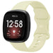 Bracelet silicone classique Fitbit Versa 4 (jaune pâle)