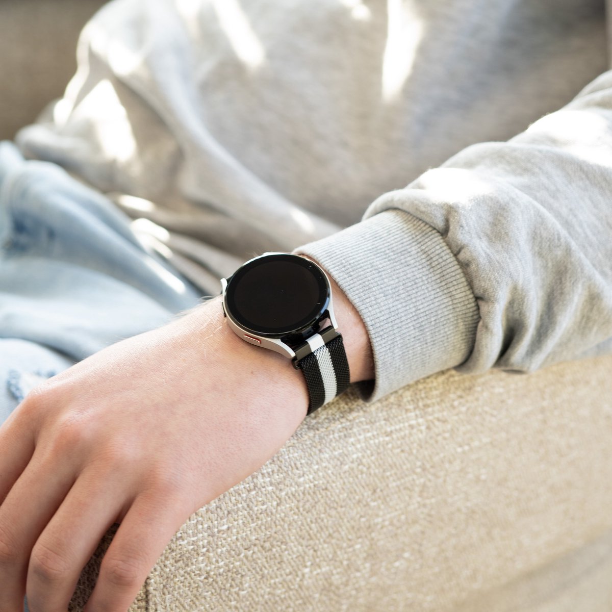 Samsung Galaxy Watch 4 44mm Milanese Strap (Black/White)