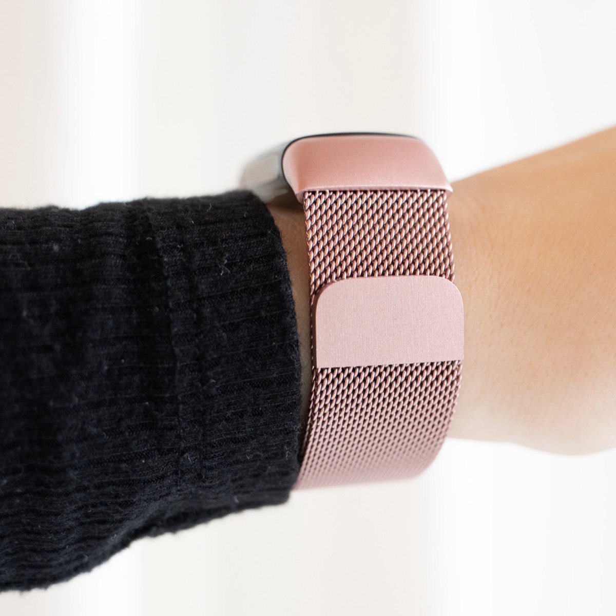 Fitbit Charge 5 Milanese Strap (Pink)