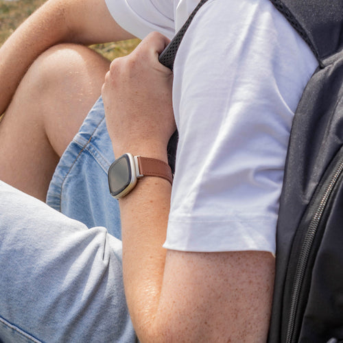 Bracelet cuir Fitbit Sense (brun)