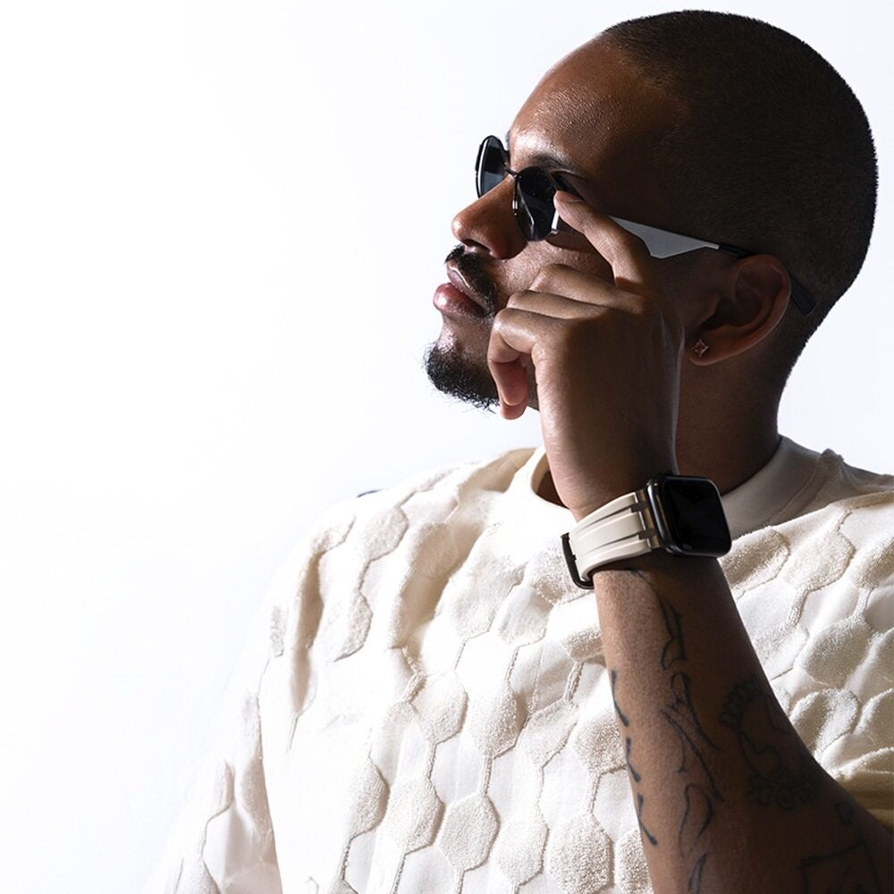 BALR. Bracelet en silicone ultra liquide pour Apple Watch (beige/argent)