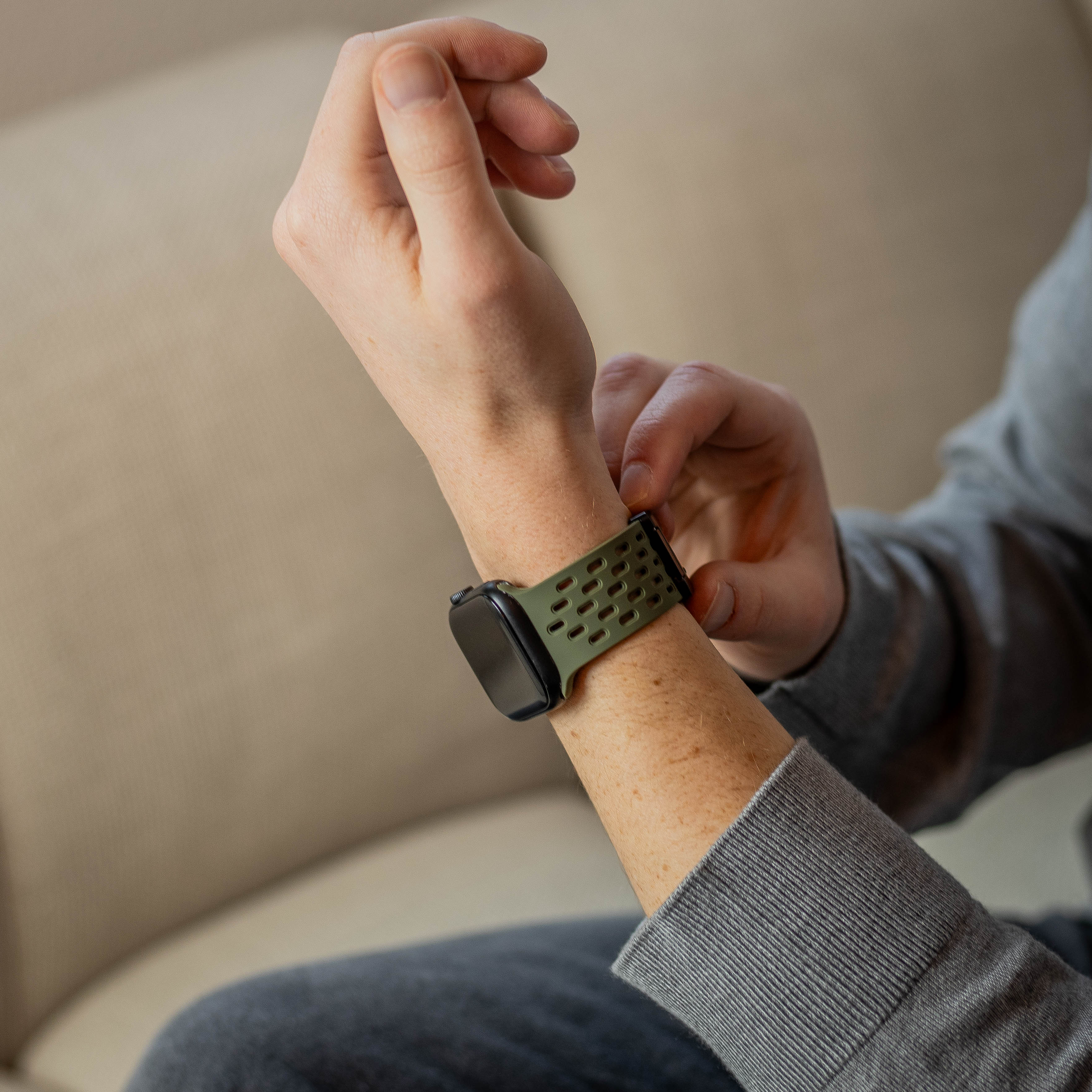 Bracelet silicone air avec P-buckle pour Apple Watch (vert armée)