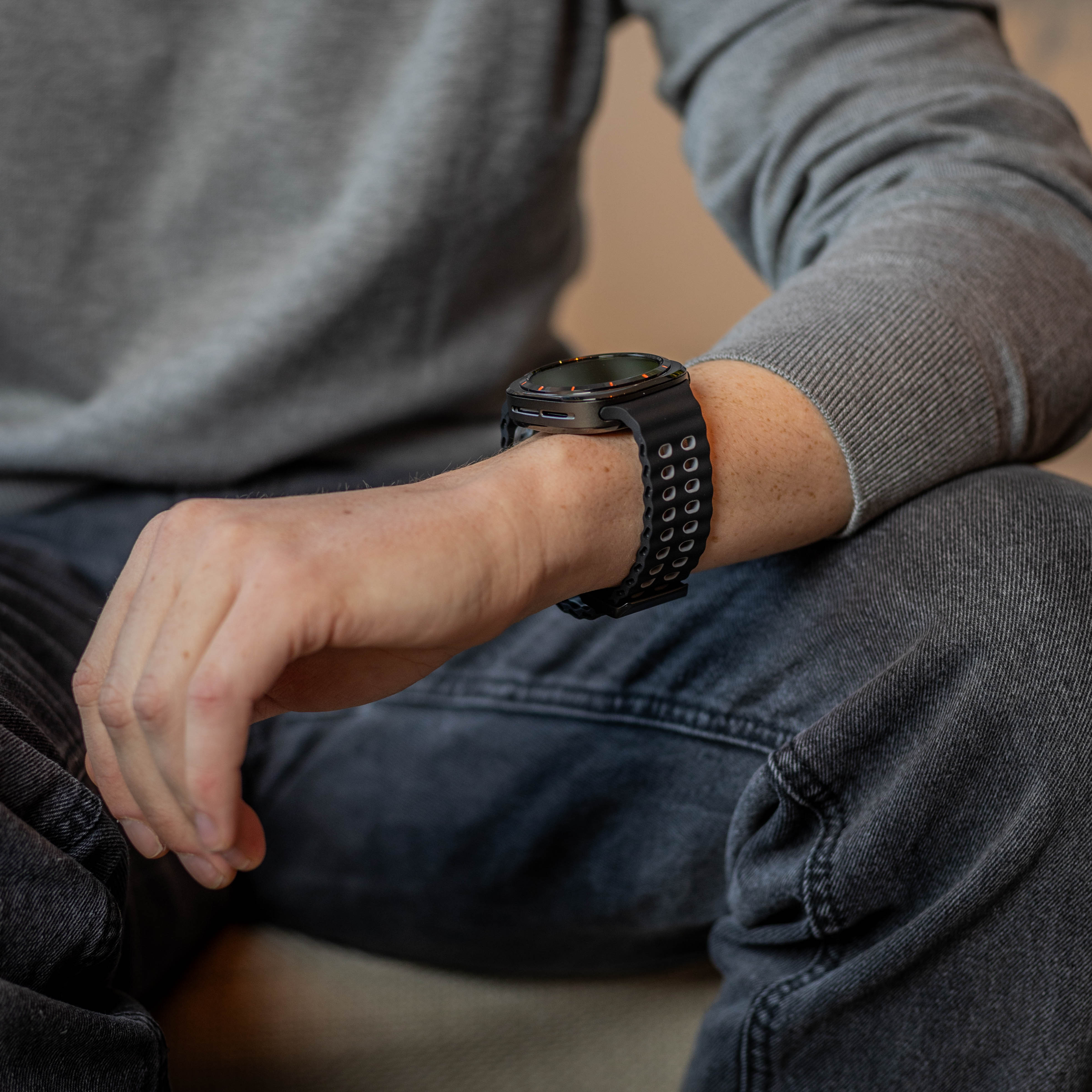 Samsung Galaxy Watch Ultra Wave Silicone Strap (Black/Grey)