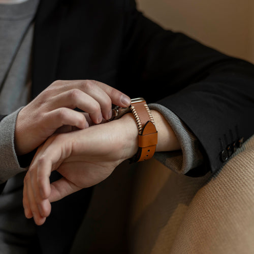 Bracelet en cuir cousu Apple Watch (brun)