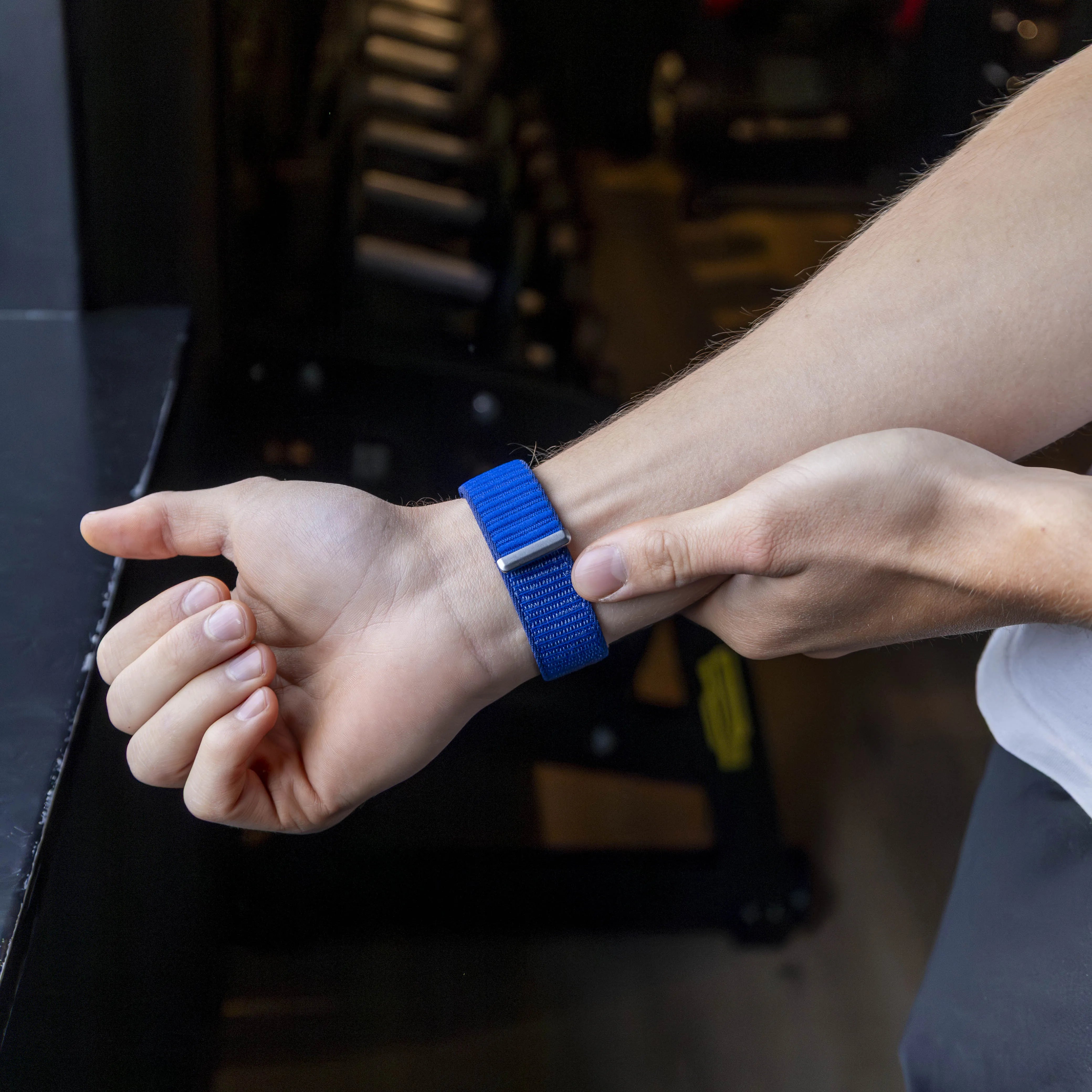 Strap-it Bracelet nylon Wave Apple Watch (bleu royal)