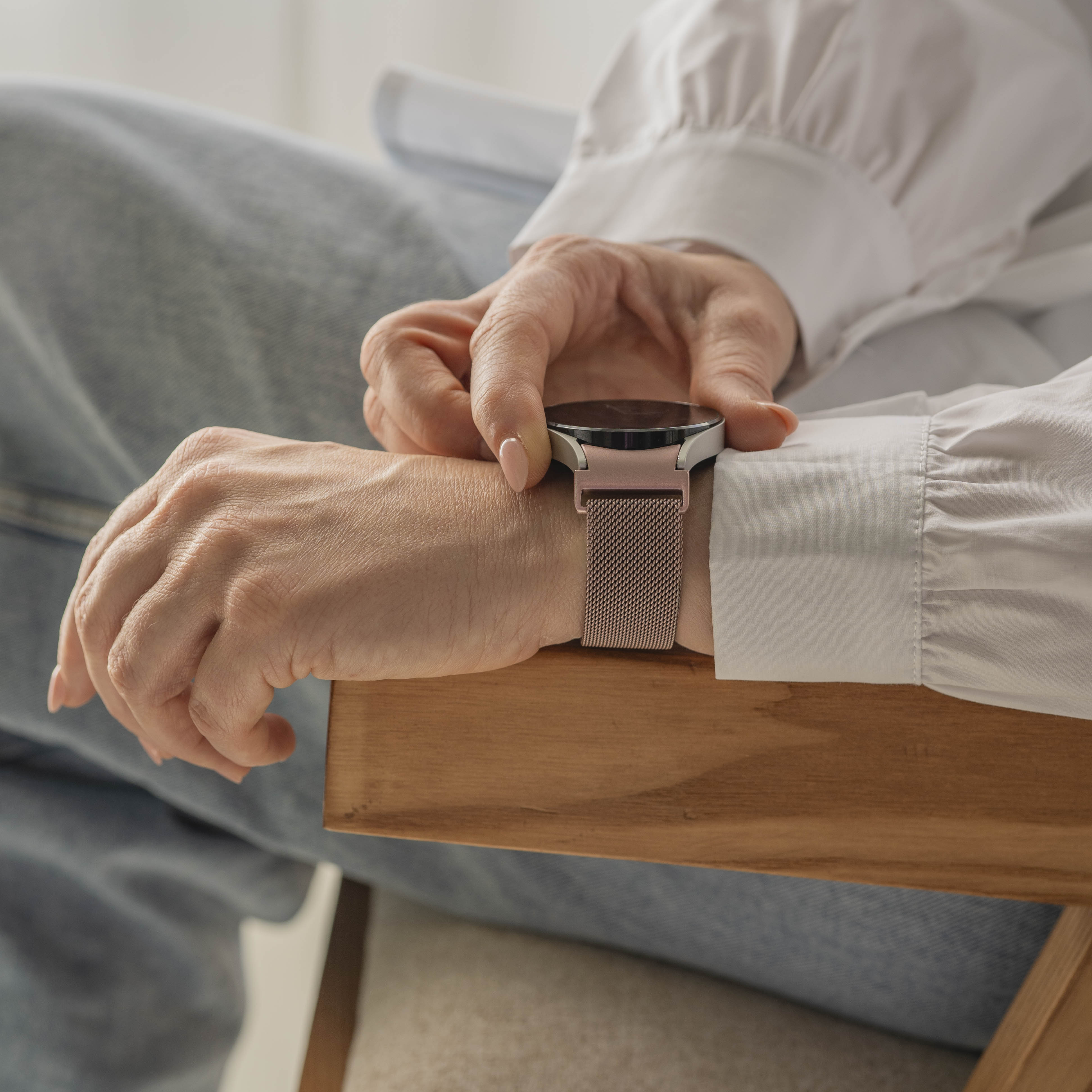 Samsung Galaxy Watch 6 40mm 'One Push' Milanese Strap (Pink)