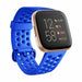 Bracelet silicone avec trous Fitbit Versa (bleu)