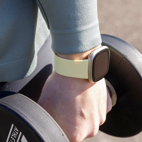 Bracelet silicone classique Fitbit Versa 3 (jaune pâle)