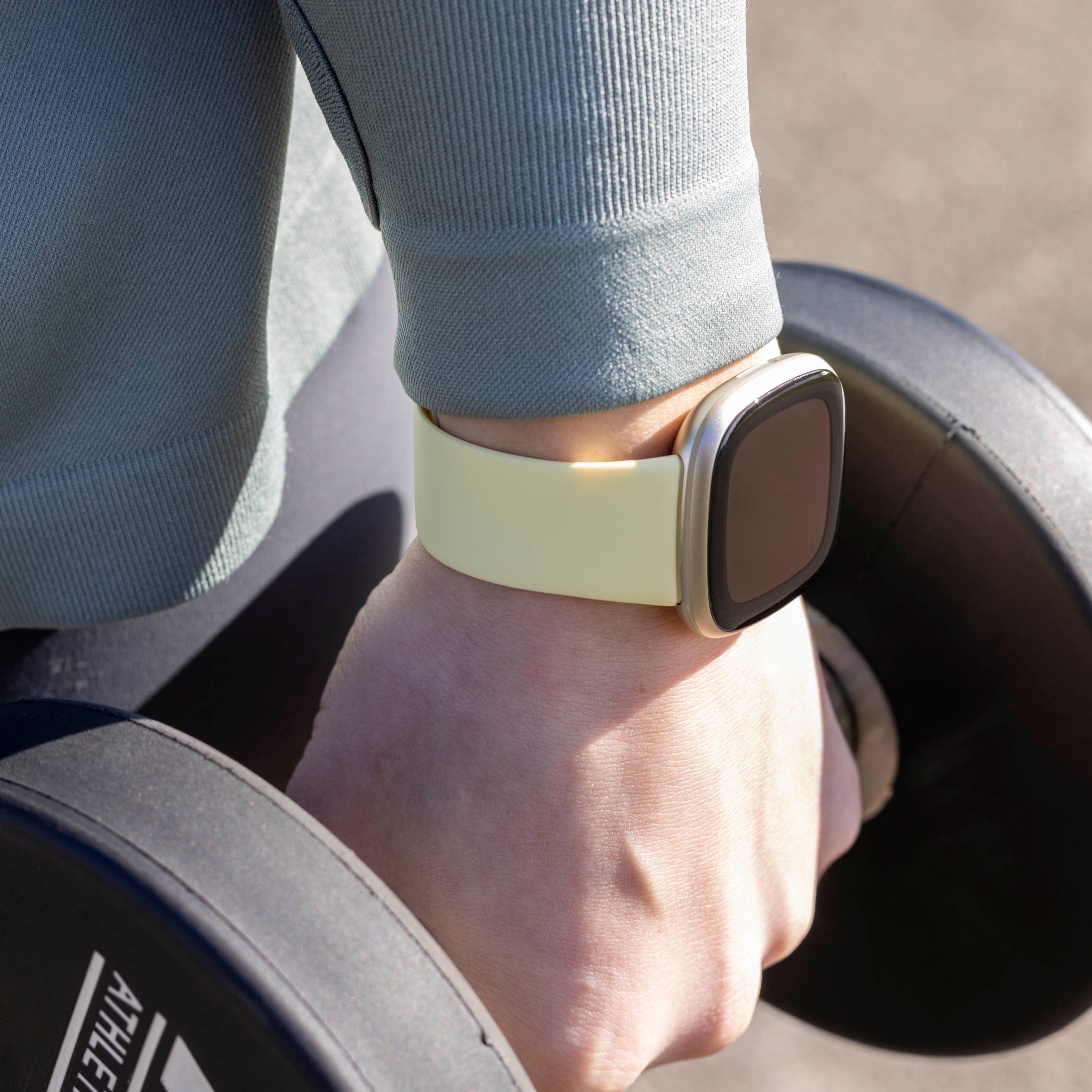 Bracelet silicone classique Fitbit Sense 2 (jaune pâle)