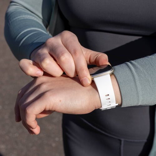 Bracelet silicone classique Fitbit Sense (blanc)