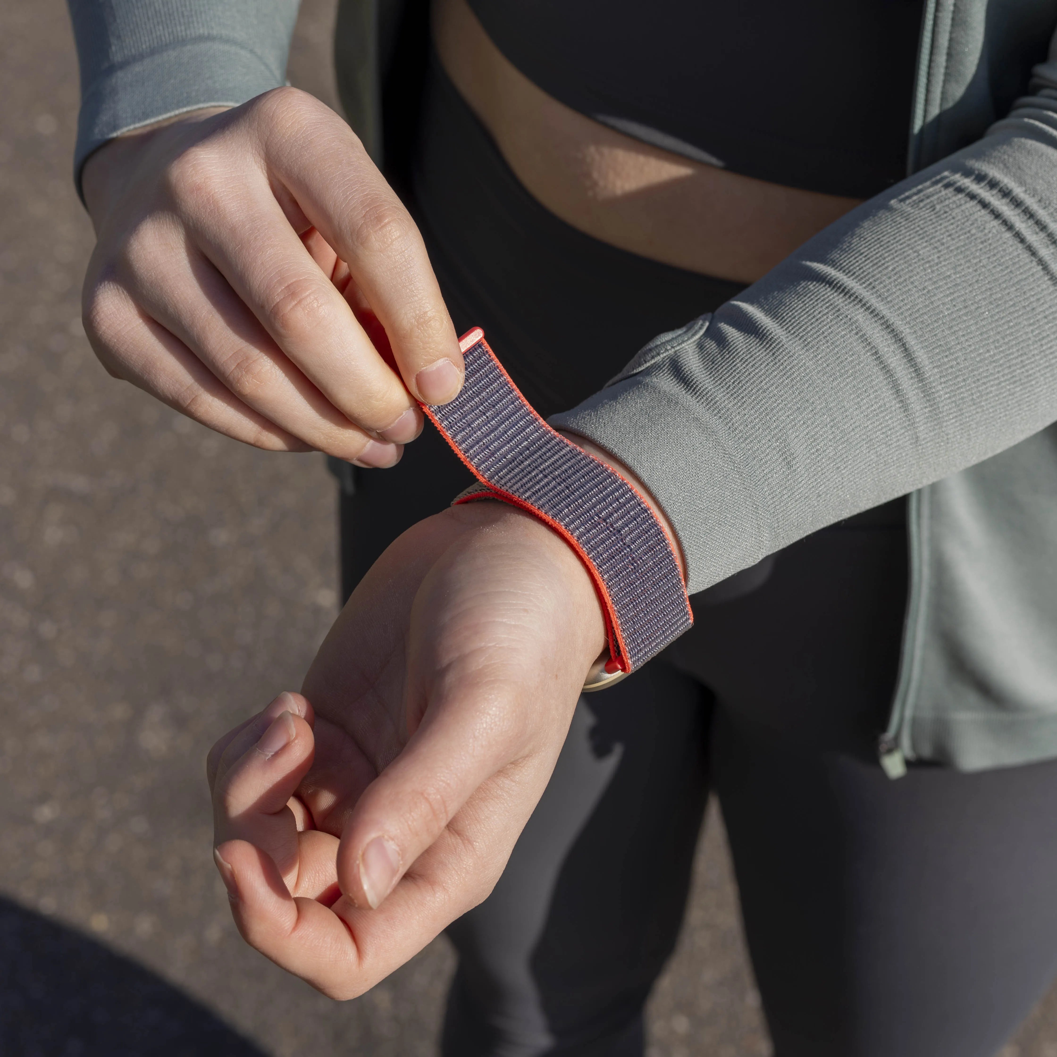 Bracelet nylon Fitbit Sense (rose et gris)