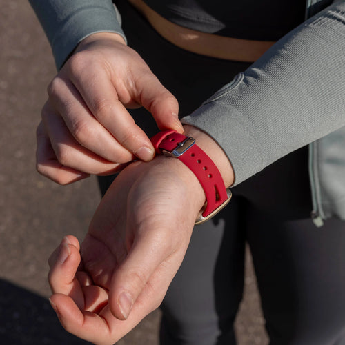 Bracelet silicone de luxe Fitbit Sense (rose-rouge)