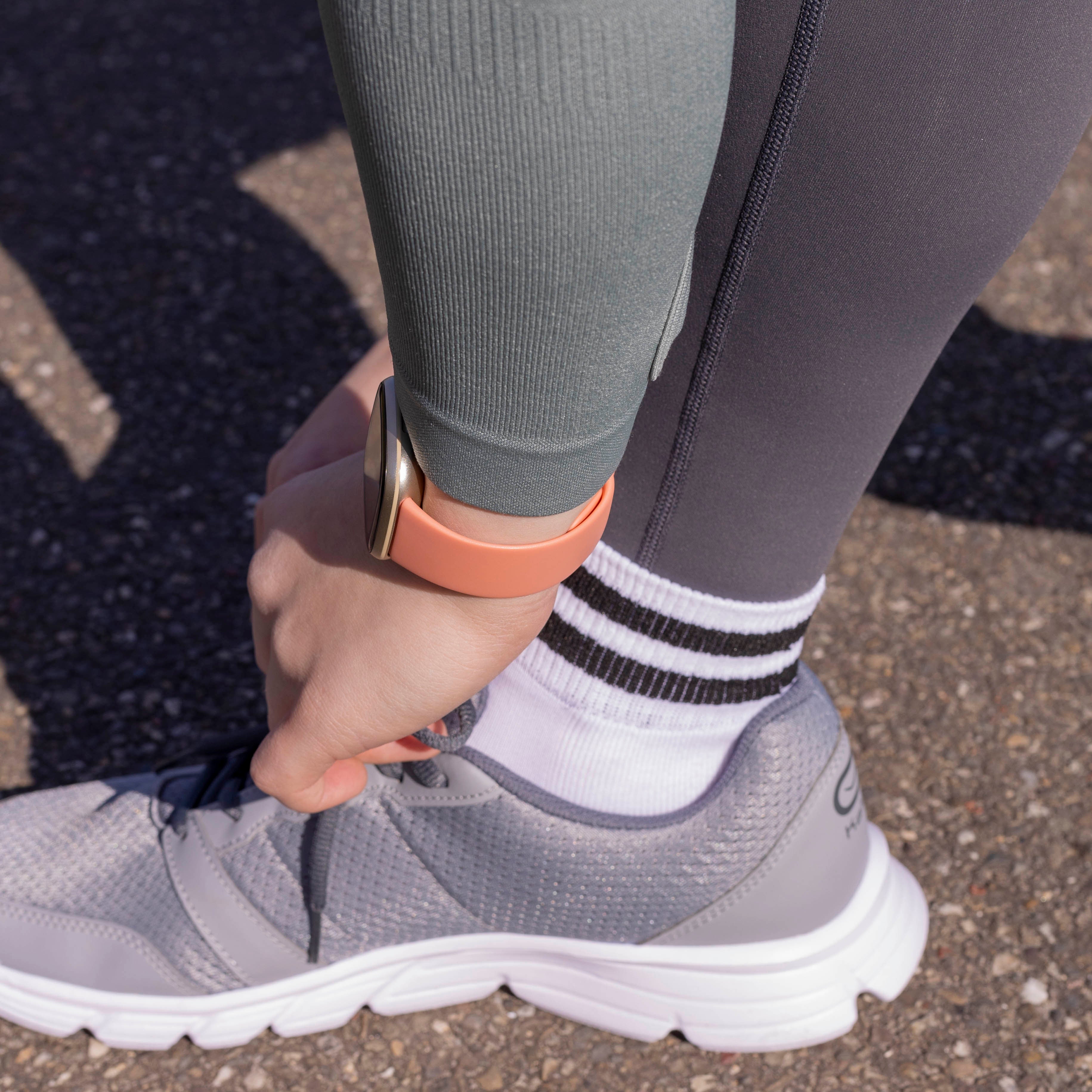 Fitbit Versa 4 Silicone Strap Classic (Pink)