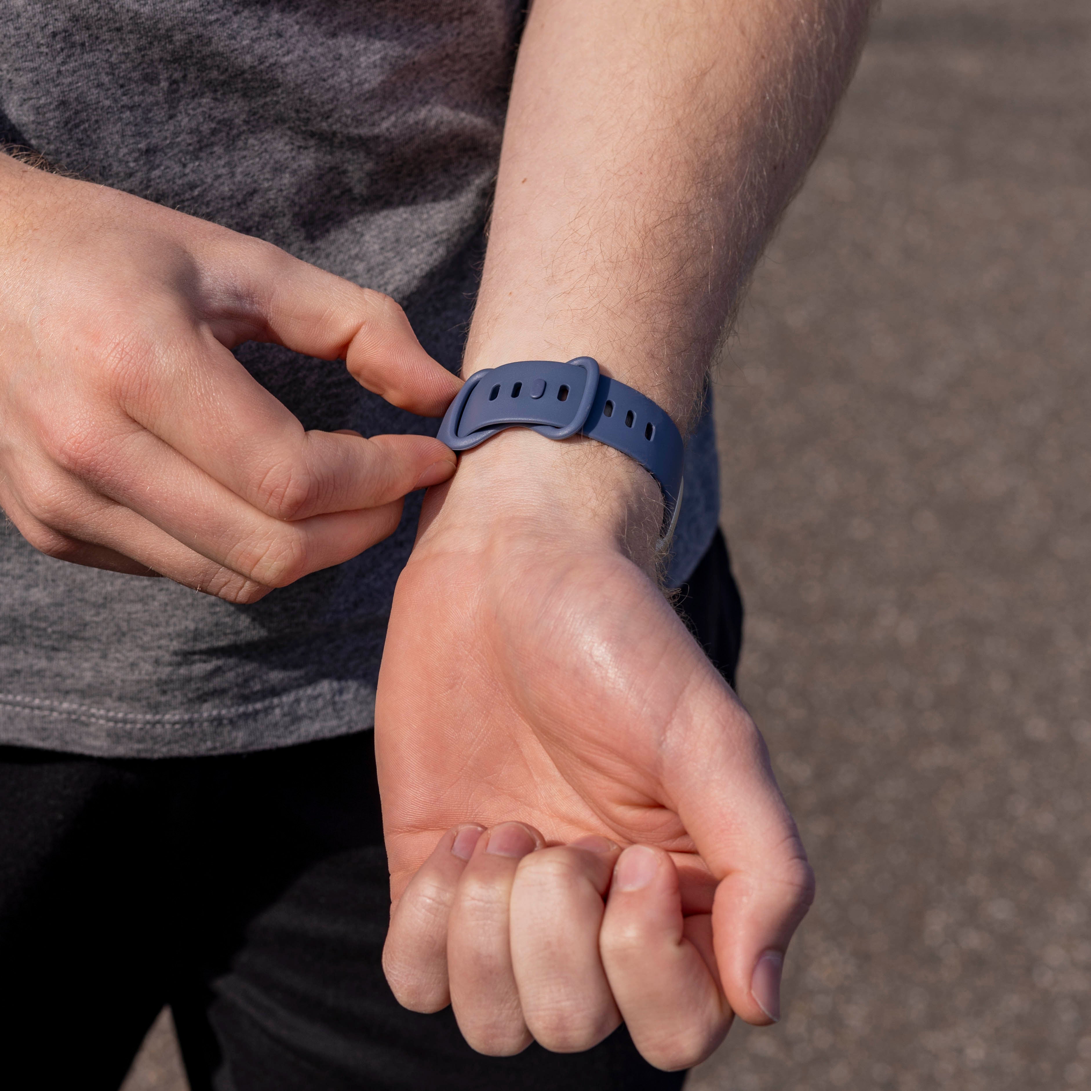 Bracelet silicone classique Fitbit Versa 3 (gris-bleu)