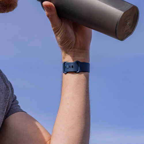 Bracelet silicone classique Fitbit Sense 2 (bleu foncé)