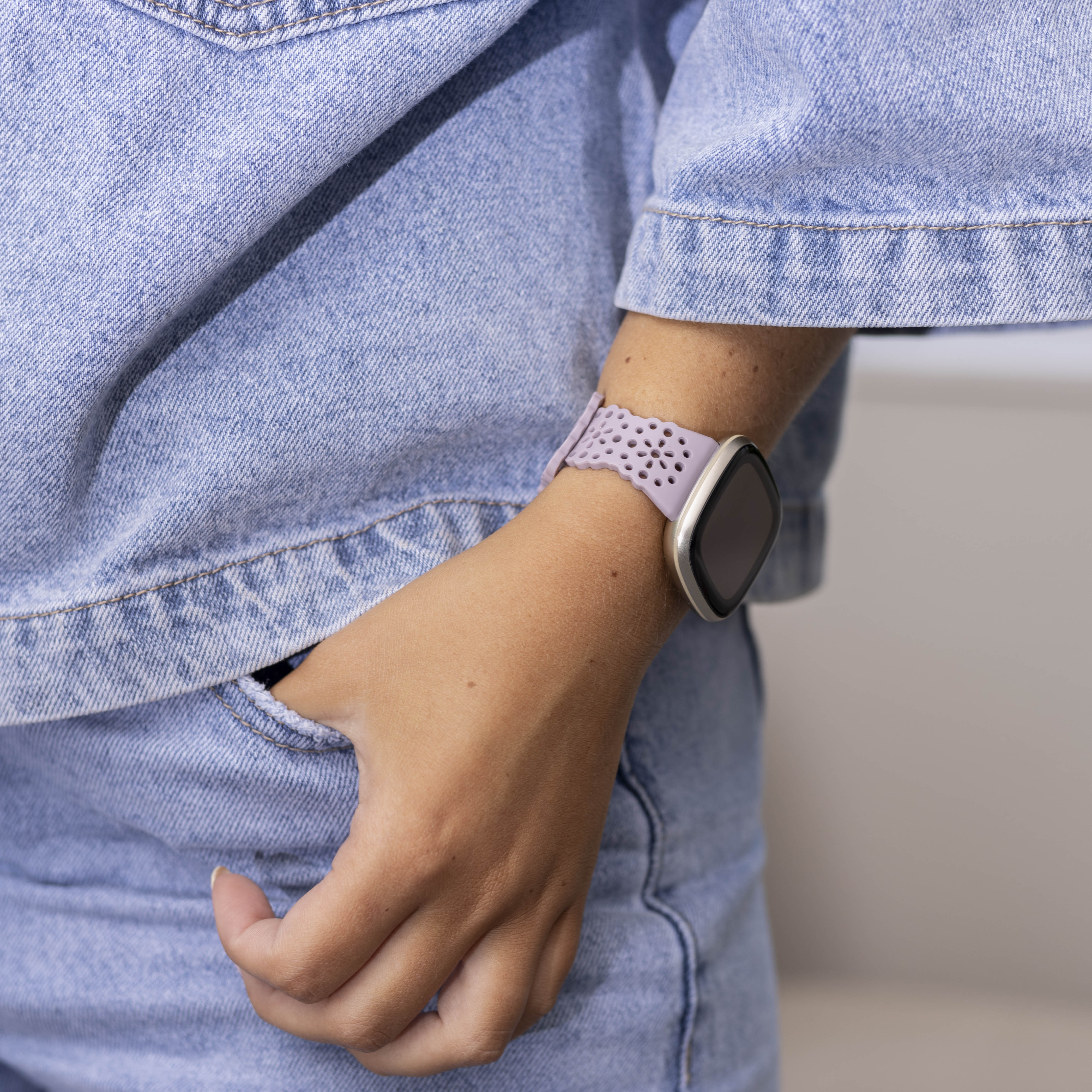 Bracelet silicone avec motif Fitbit Versa 3 (lila)