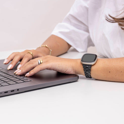 Bracelet résine Fitbit Sense (noir/blanc)