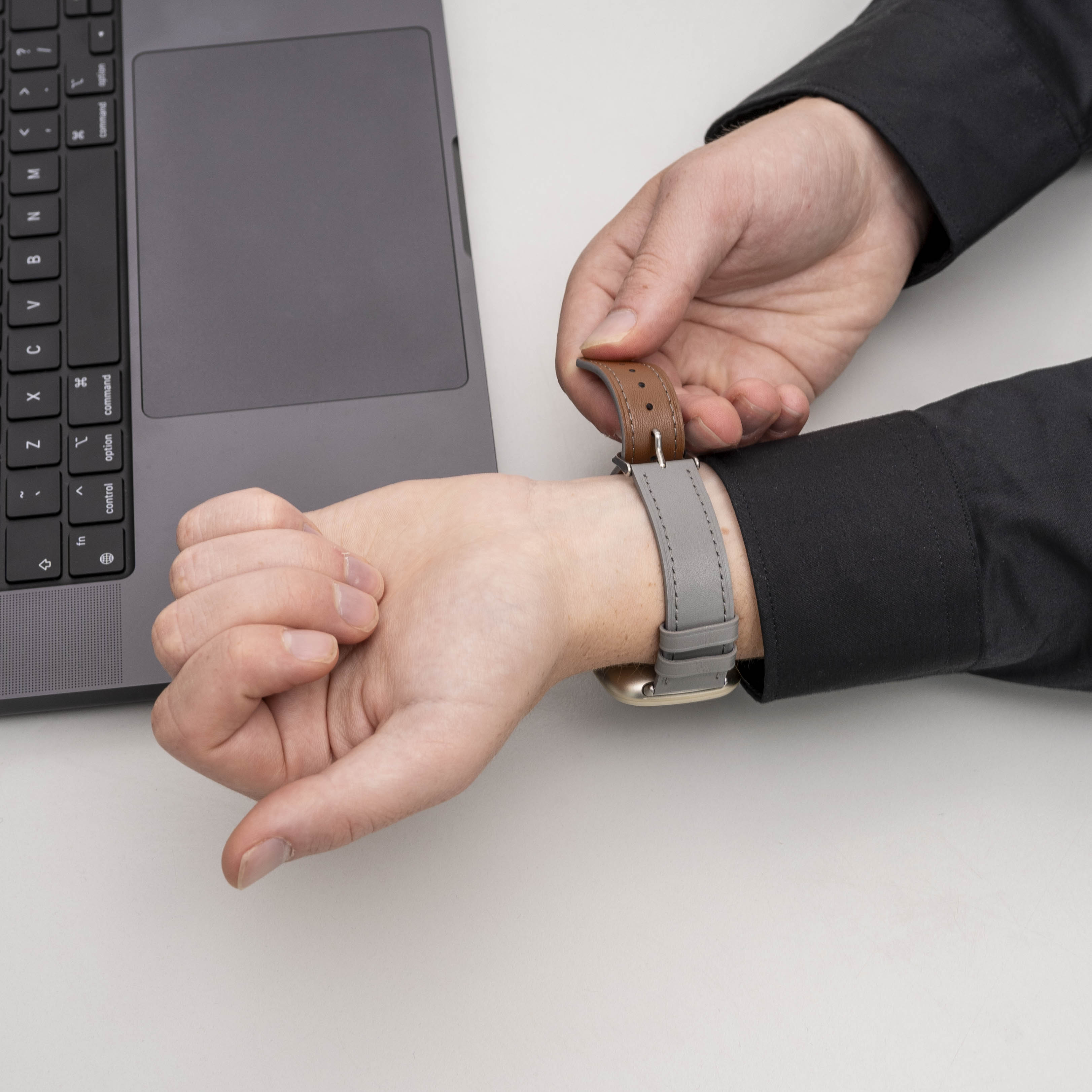 Bracelet cuir Fitbit Sense (gris)