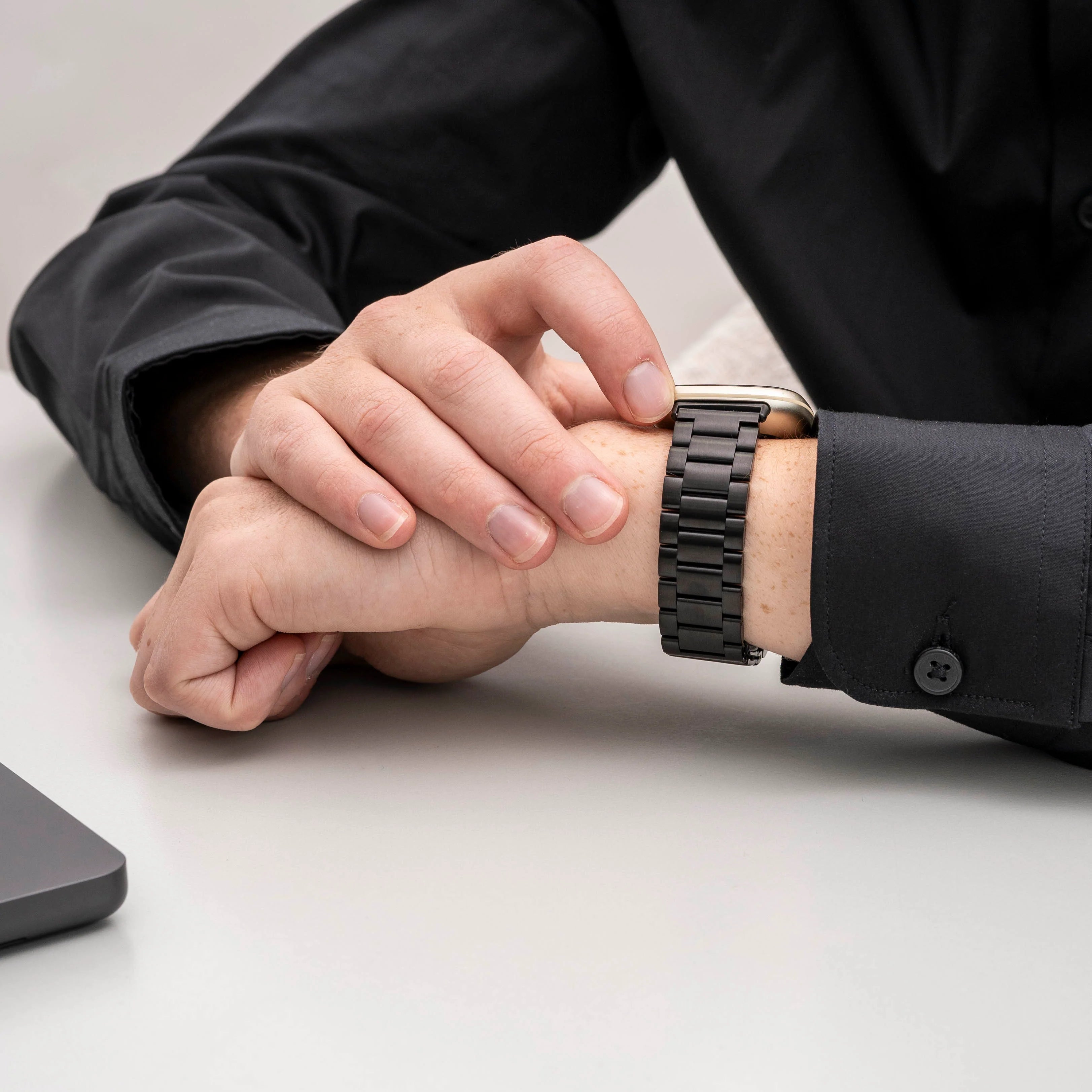 Bracelet acier Fitbit Versa 4 (noir)