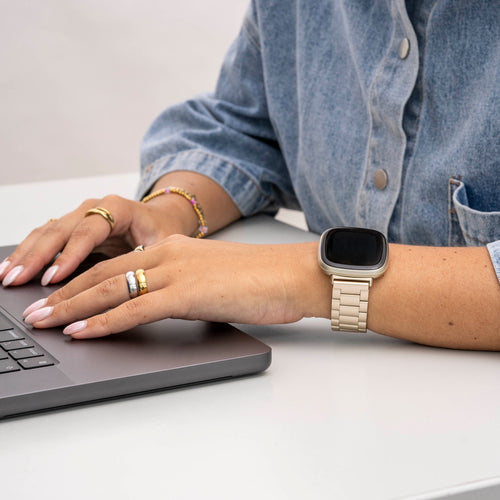 Bracelet acier Fitbit Versa 4 (or champagne)