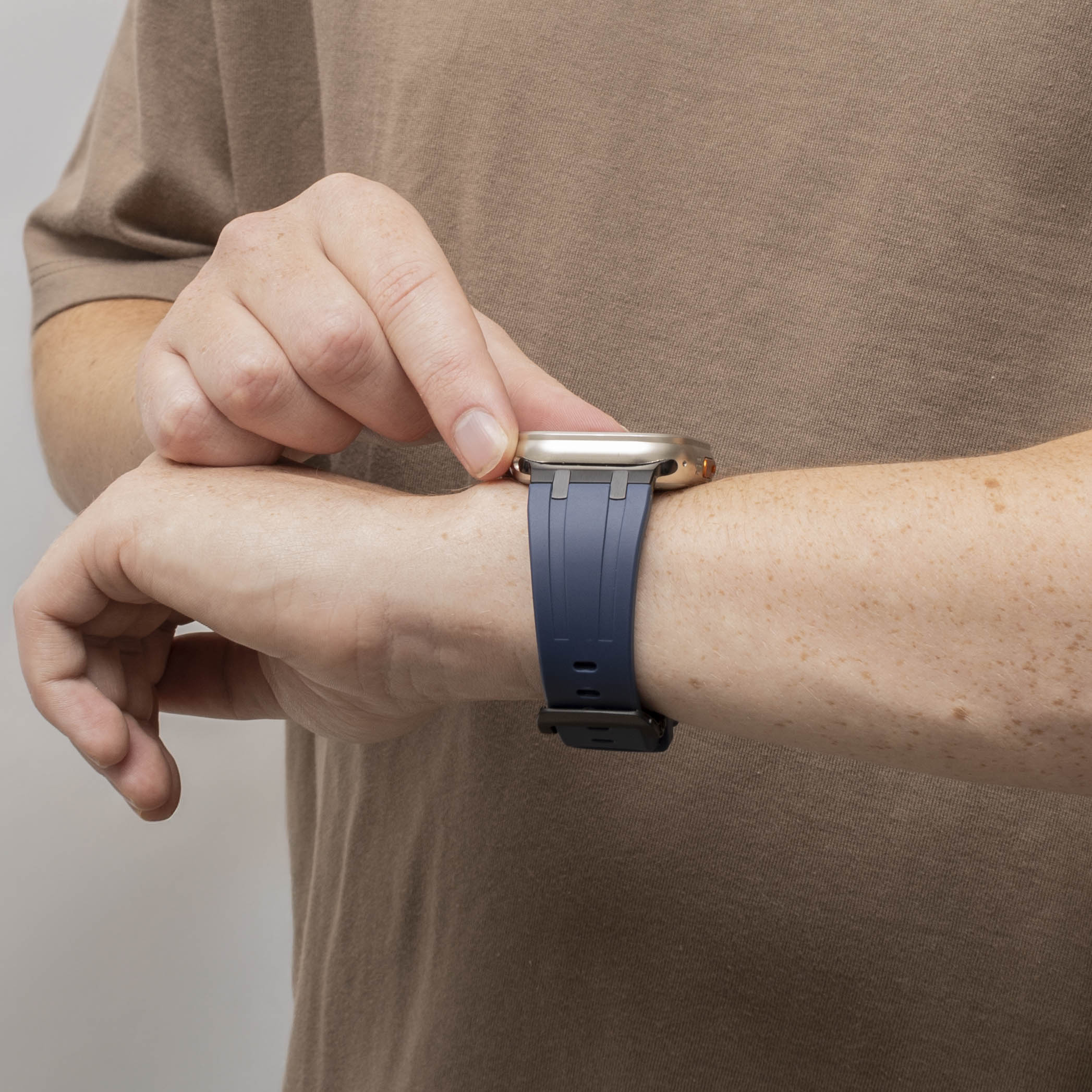 Bandz Bracelet silicone 'Luxe Liquid' Apple Watch (bleu avec noir) 