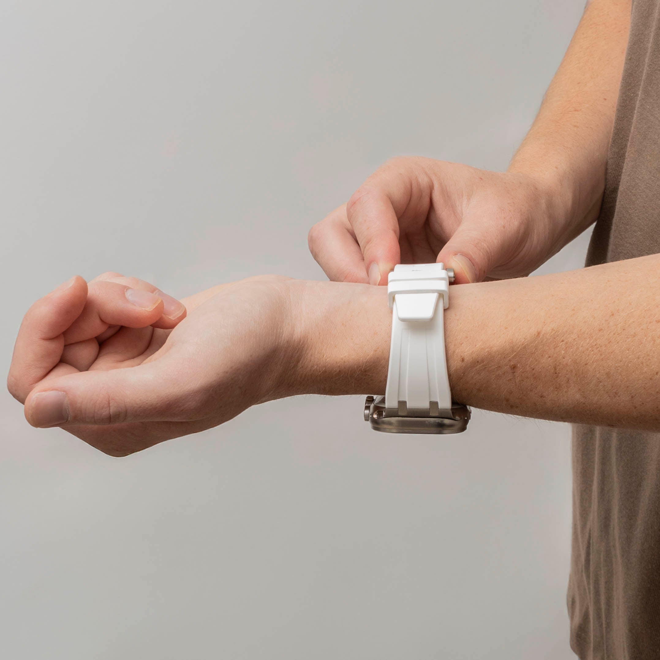 Bandz Bracelet silicone 'Luxe Liquid' Apple Watch (blanc avec argent)