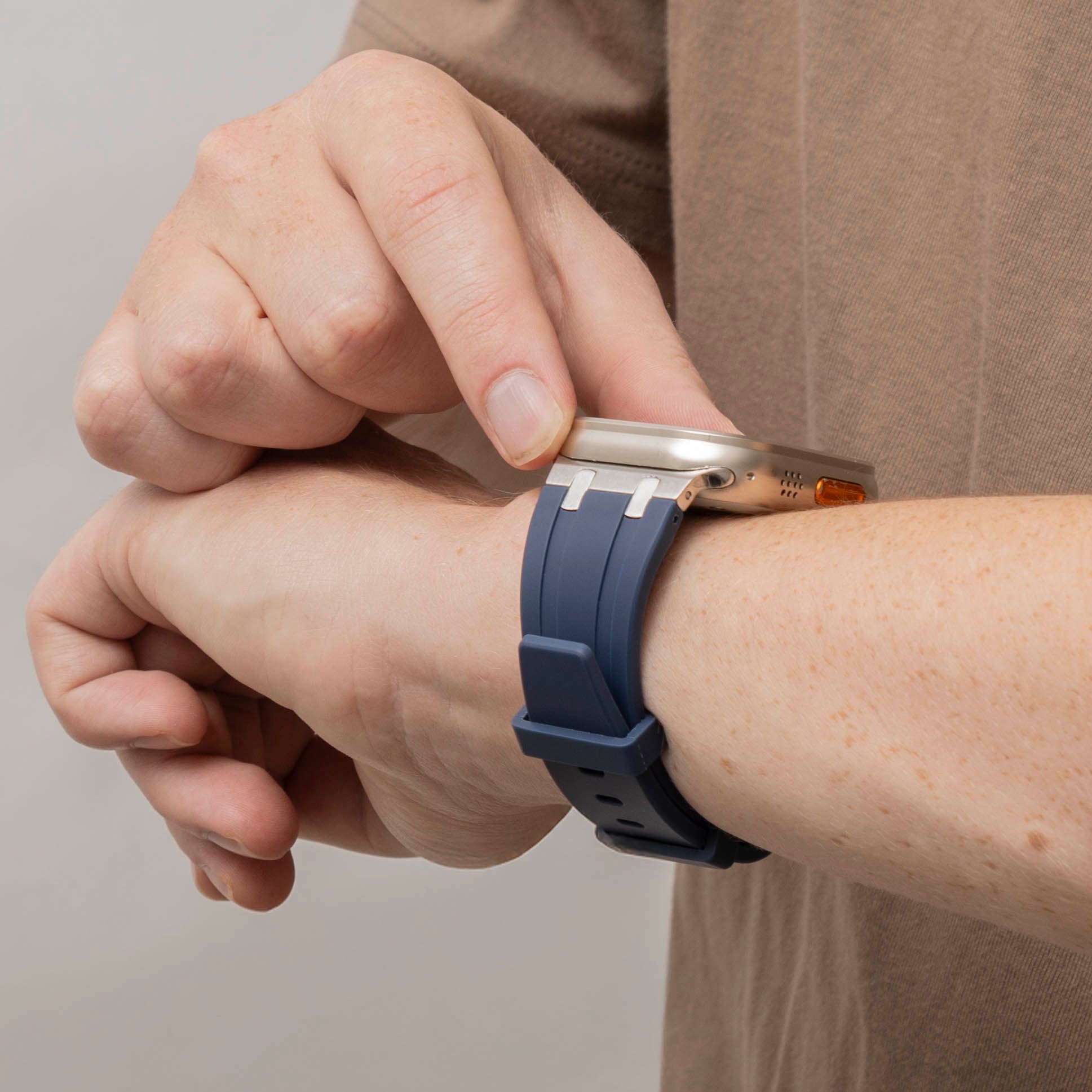 Bracelet silicone de luxe liquide Apple Watch (bleu avec argent)