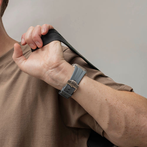 Bracelet silicone 'Luxury Liquid' Apple Watch Ultra (gris foncé avec titane)