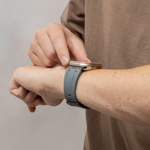 Bandz Bracelet silicone 'Luxe Liquid' Apple Watch (gris avec noir)