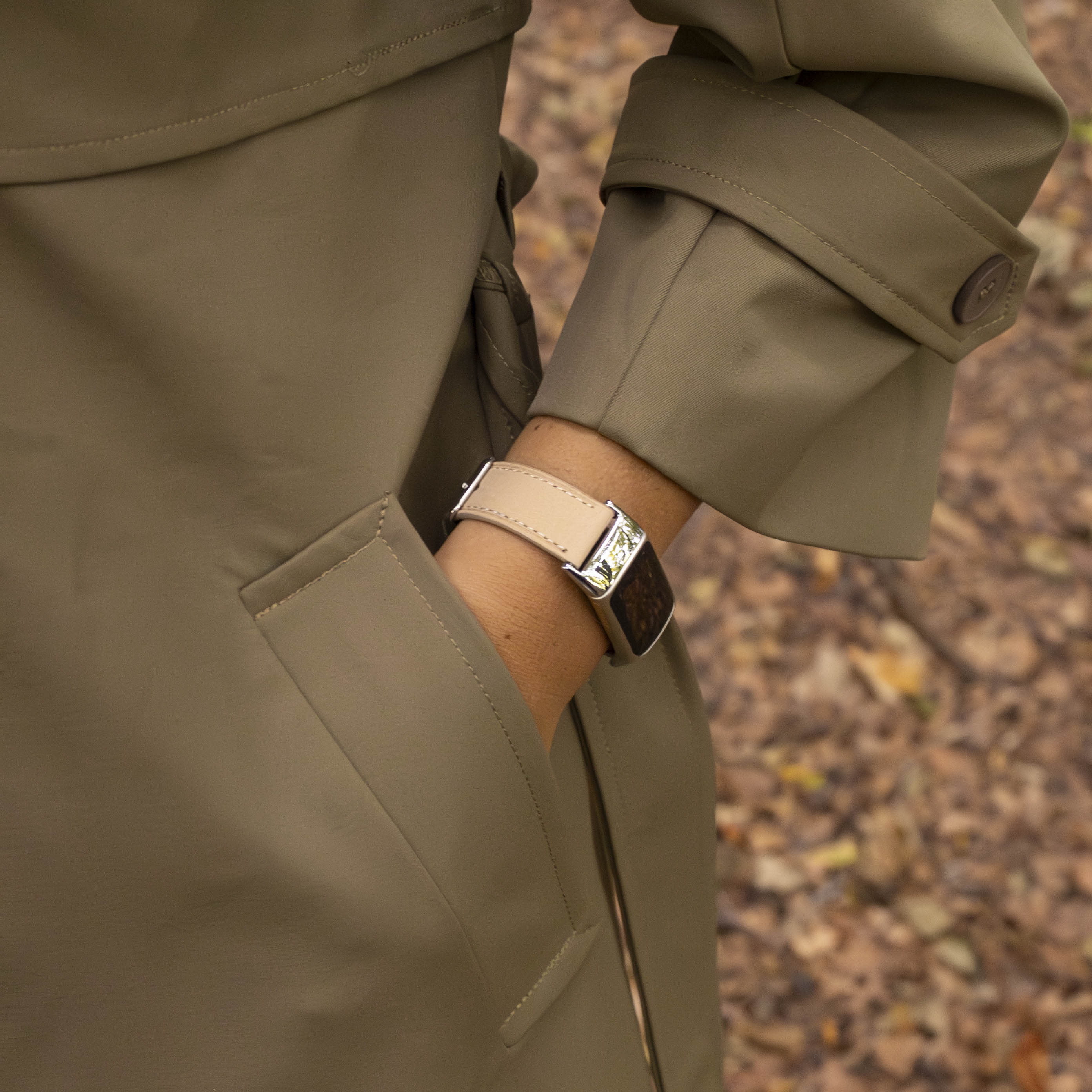 Fitbit Charge 5 Leather Strap (Beige)