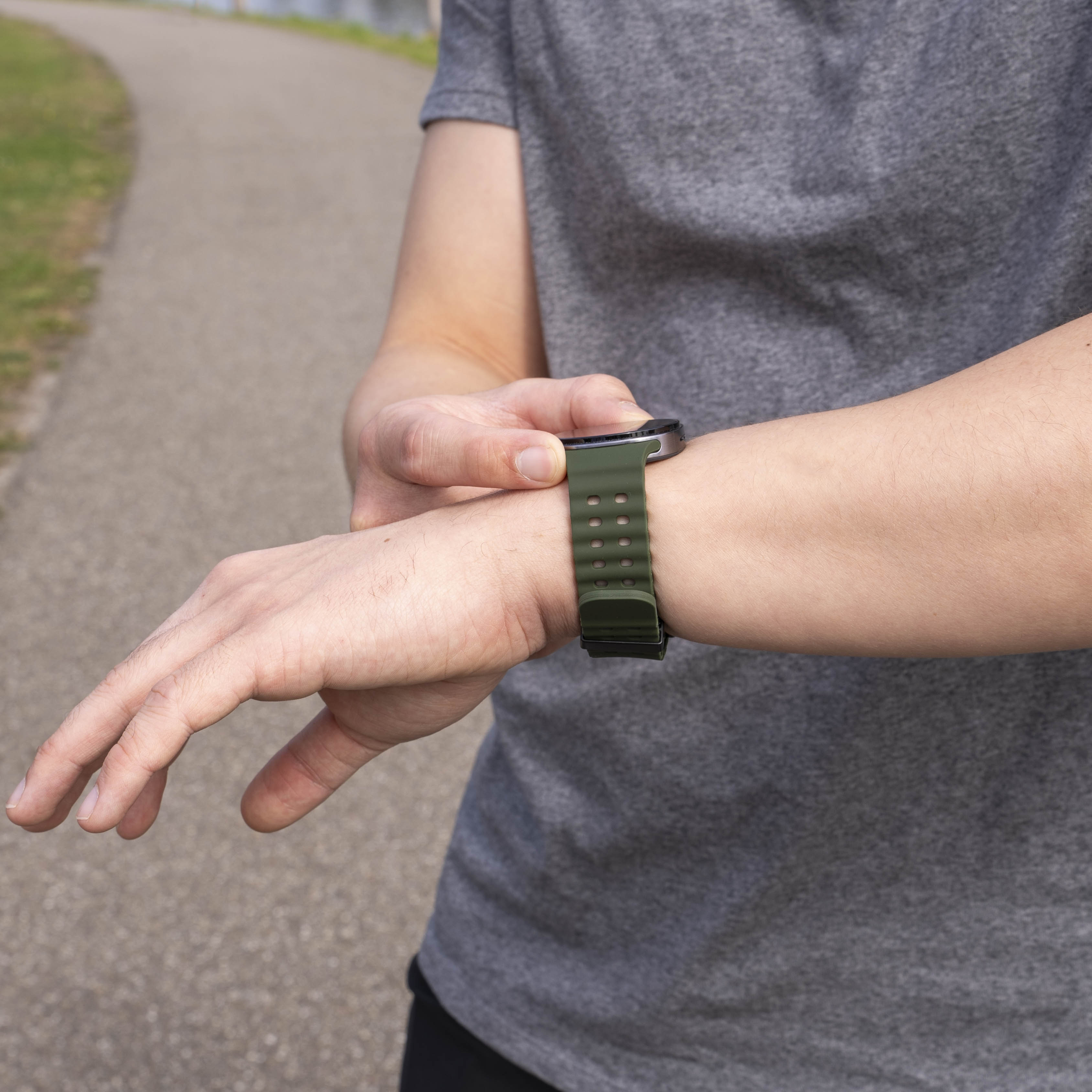 Samsung Galaxy Watch 8 - 44mm Ocean Strap (Army Green)