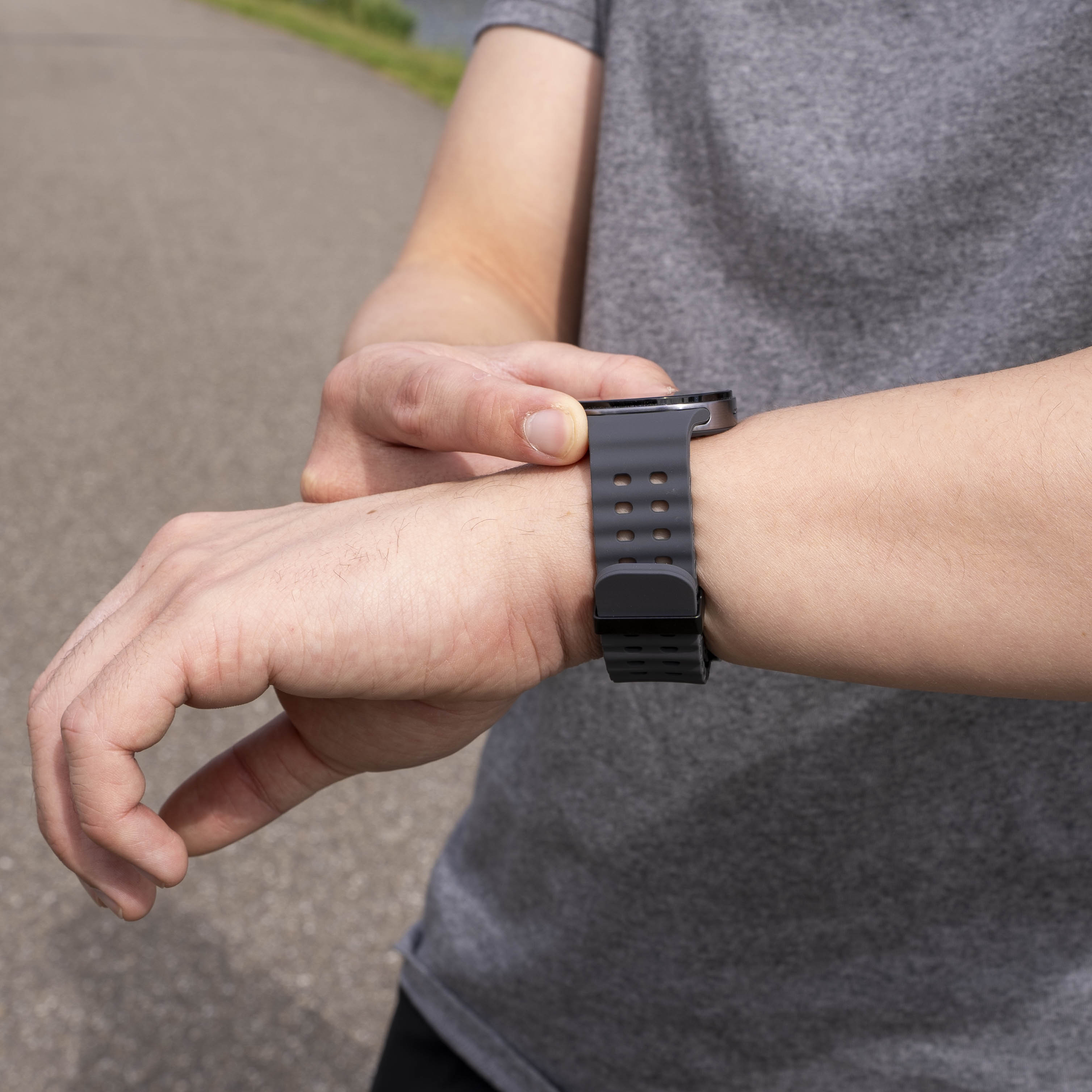 Bracelet Ocean Samsung Galaxy Watch 8 Classic (gris foncé)