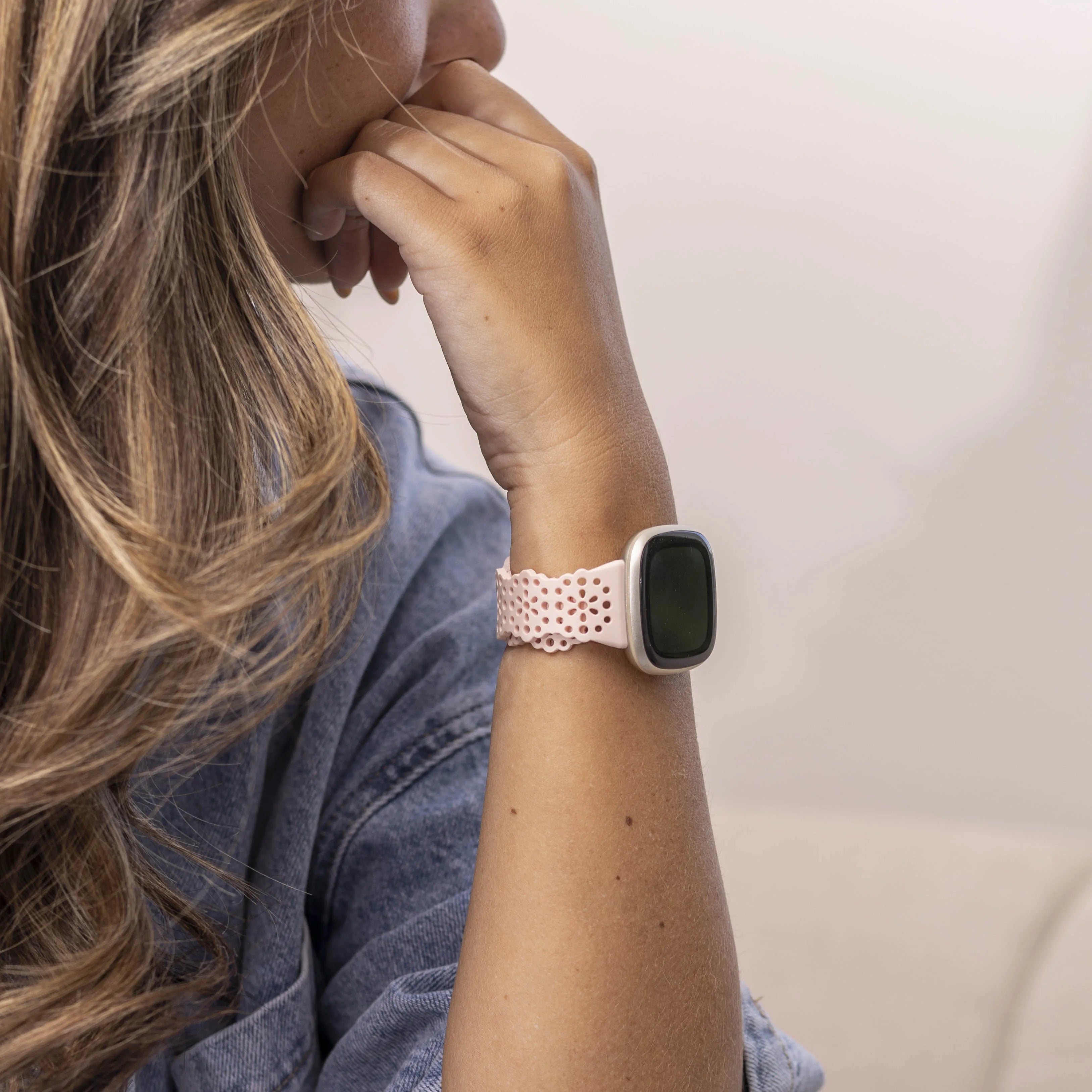 Fitbit Versa 4 Patterned Silicone Strap (Light Pink)