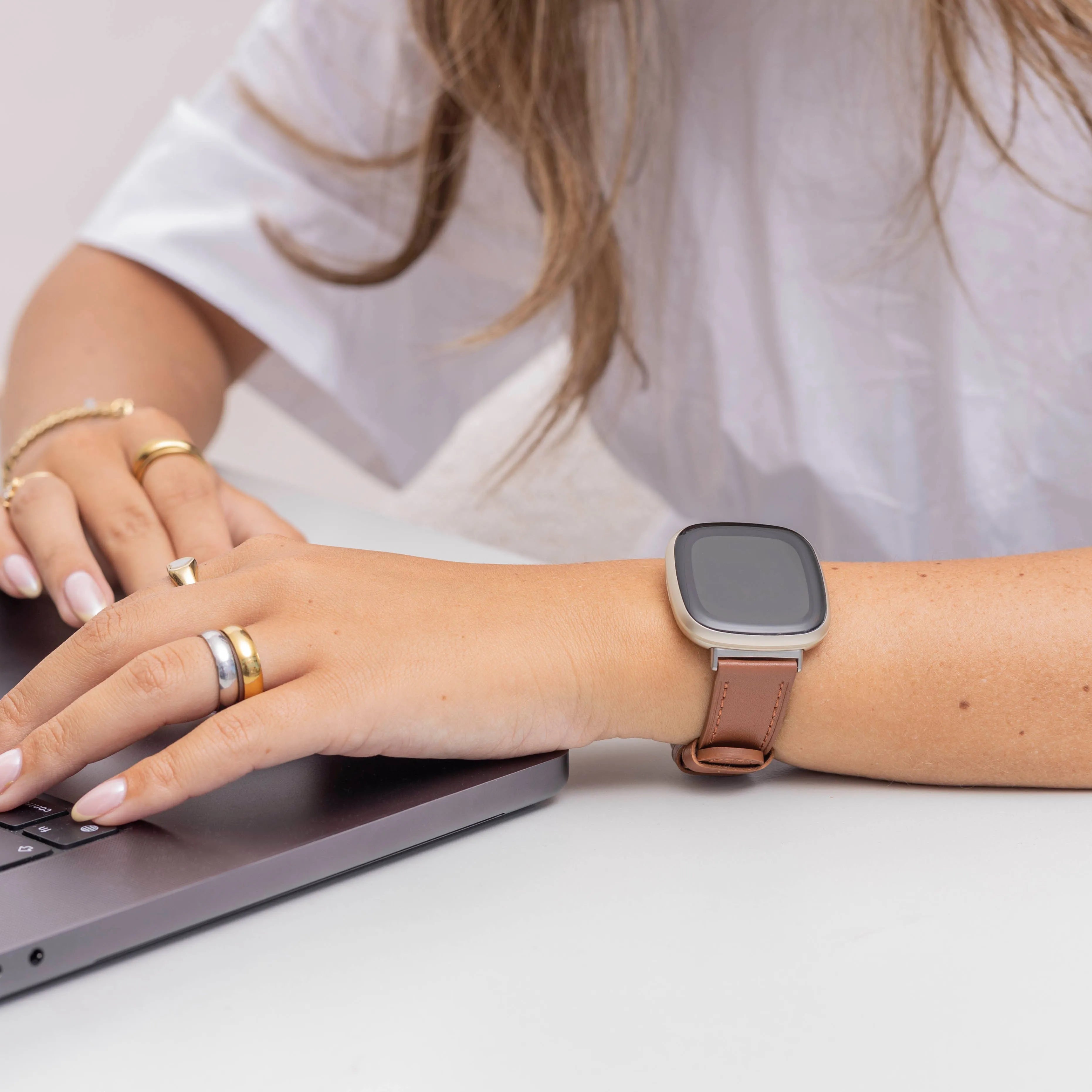 Bracelet cuir Fitbit Sense (brun)