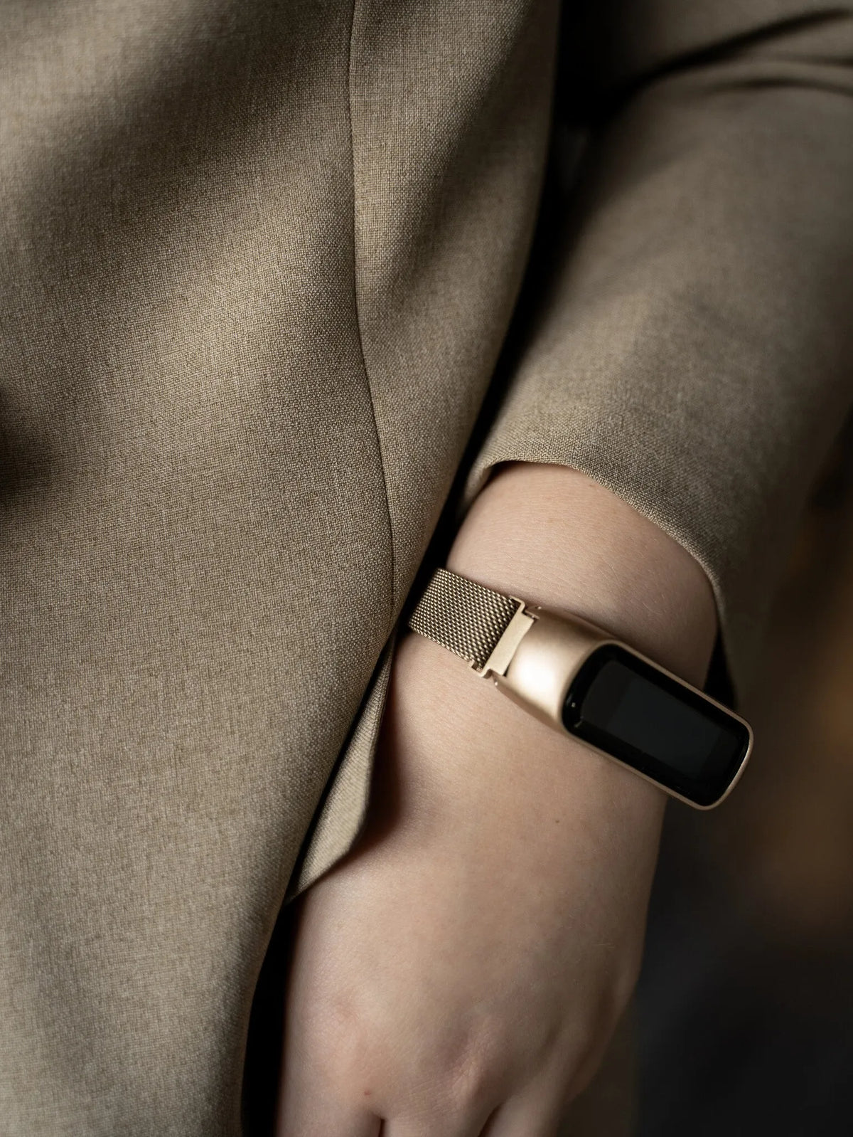 Milanese Strap, champagne, lifestyle photo