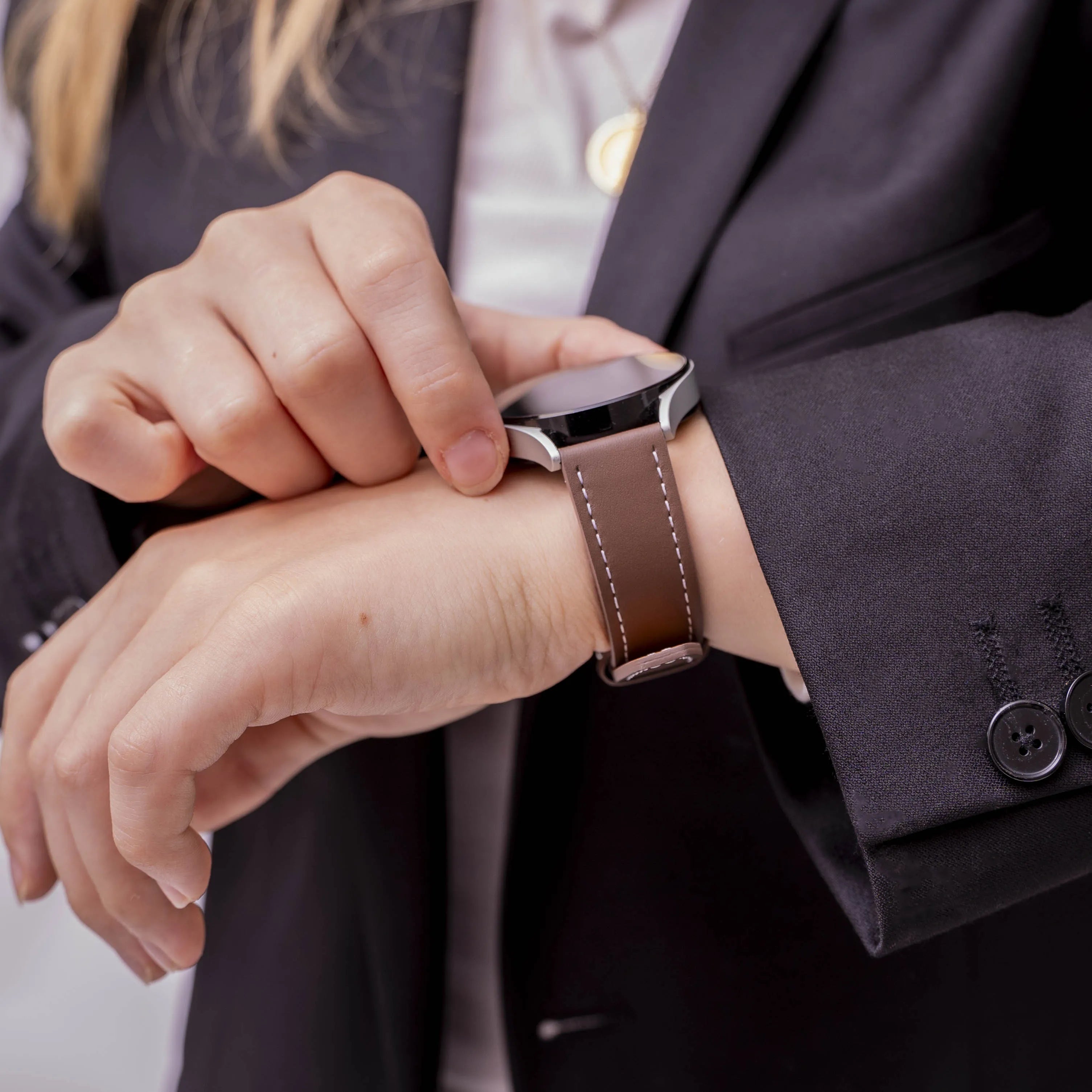 Bracelet cuir 'One Push' Amazfit GTS 3 (marron foncé)