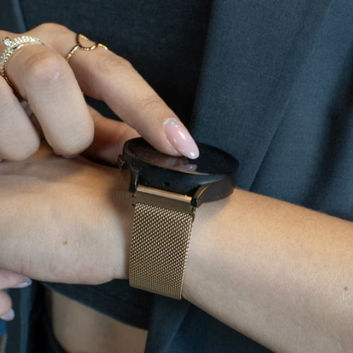 Milanese Strap, rose gold, lifestyle photo