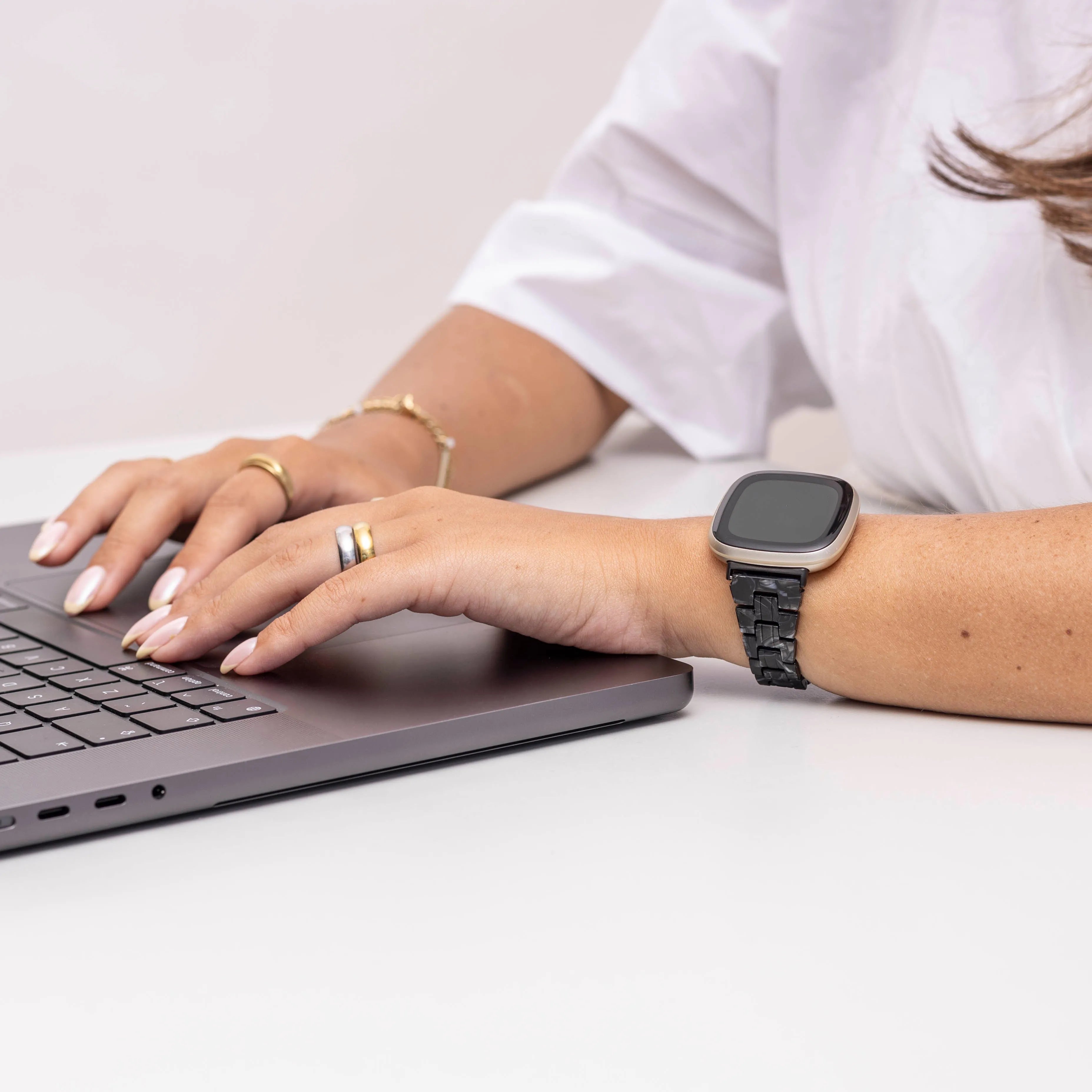 Bracelet résine Fitbit Versa 3 (noir/blanc)