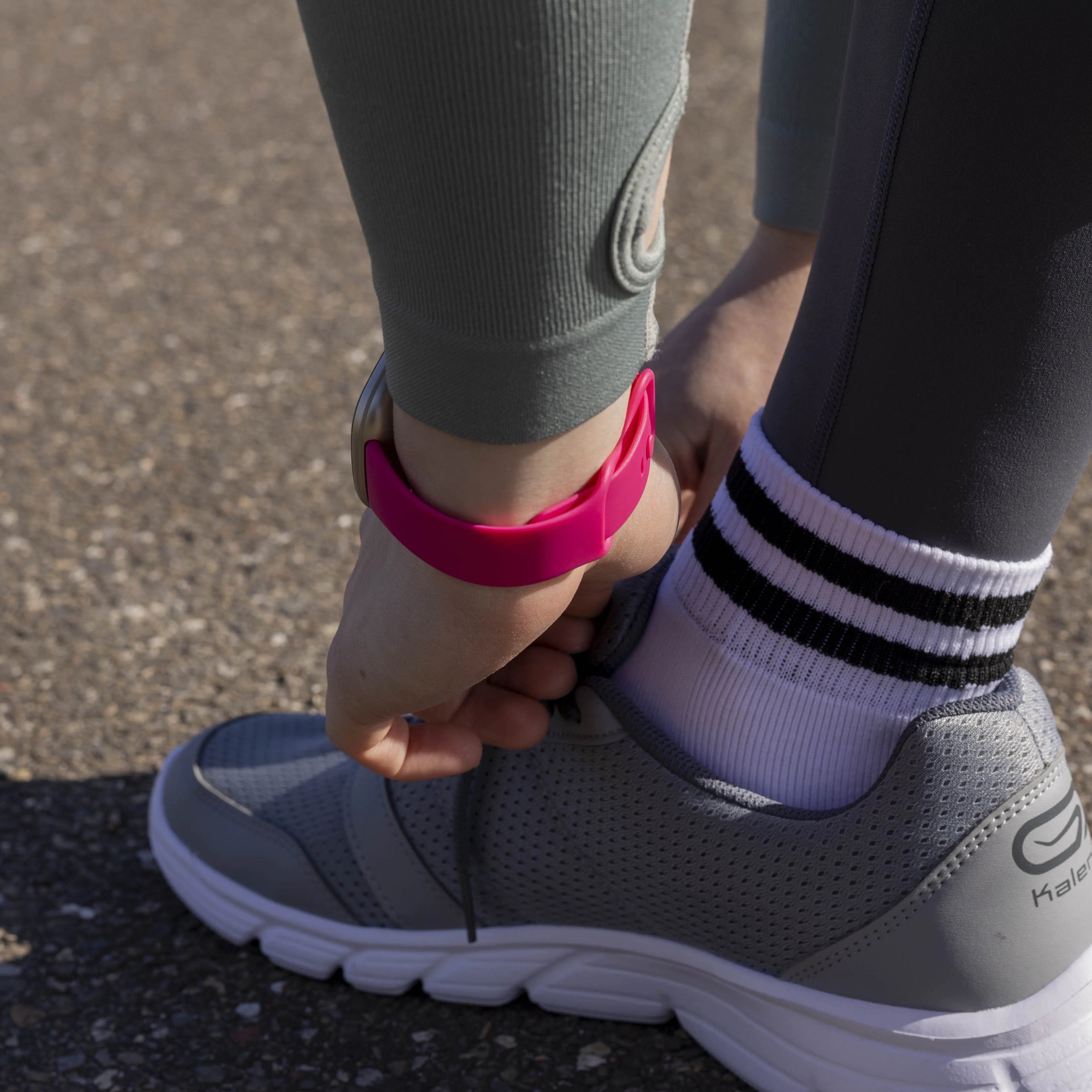 Bracelet silicone classique Fitbit Sense (rose vif)
