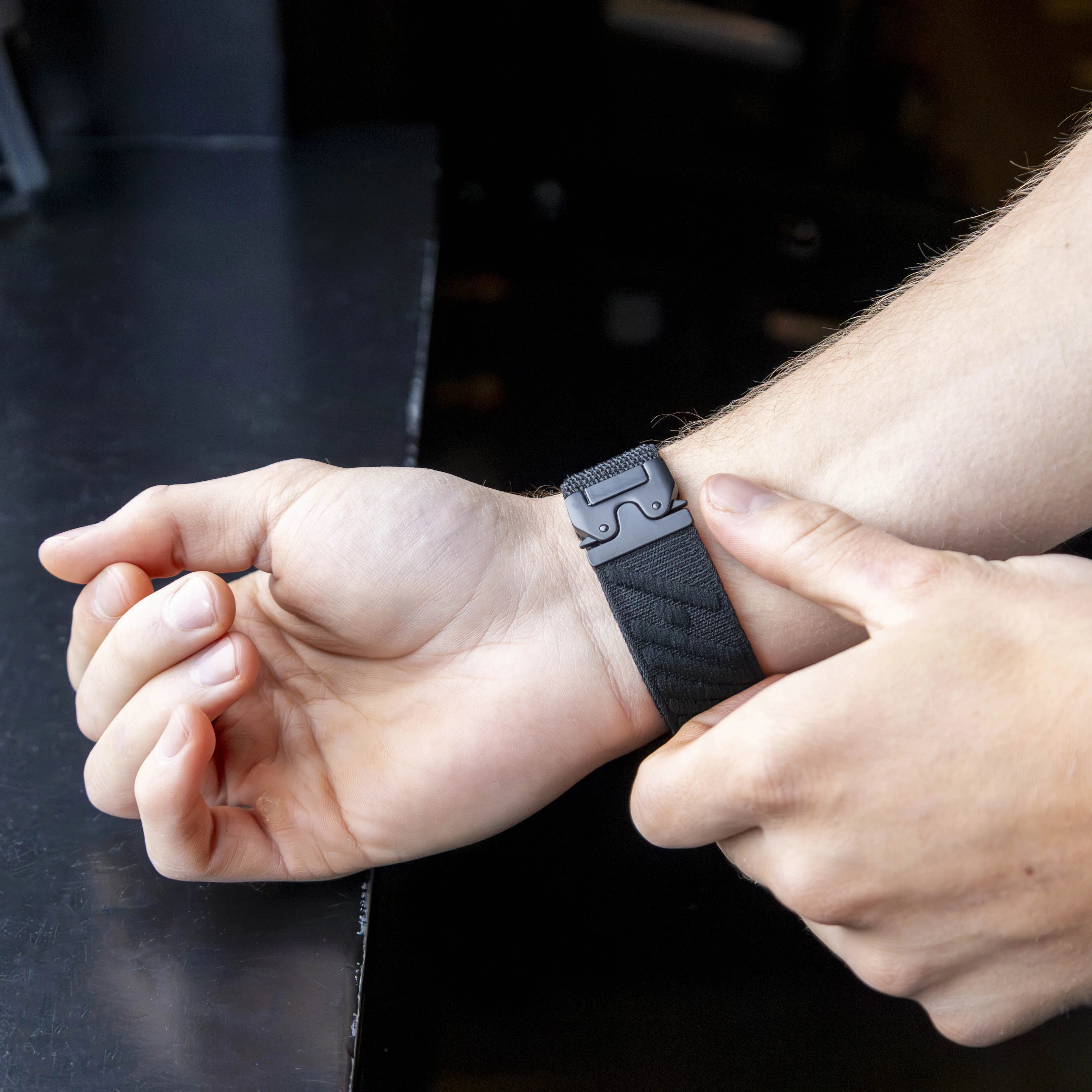 Bandz Bracelet nylon 'Wave' avec P-buckle Apple Watch (noir)