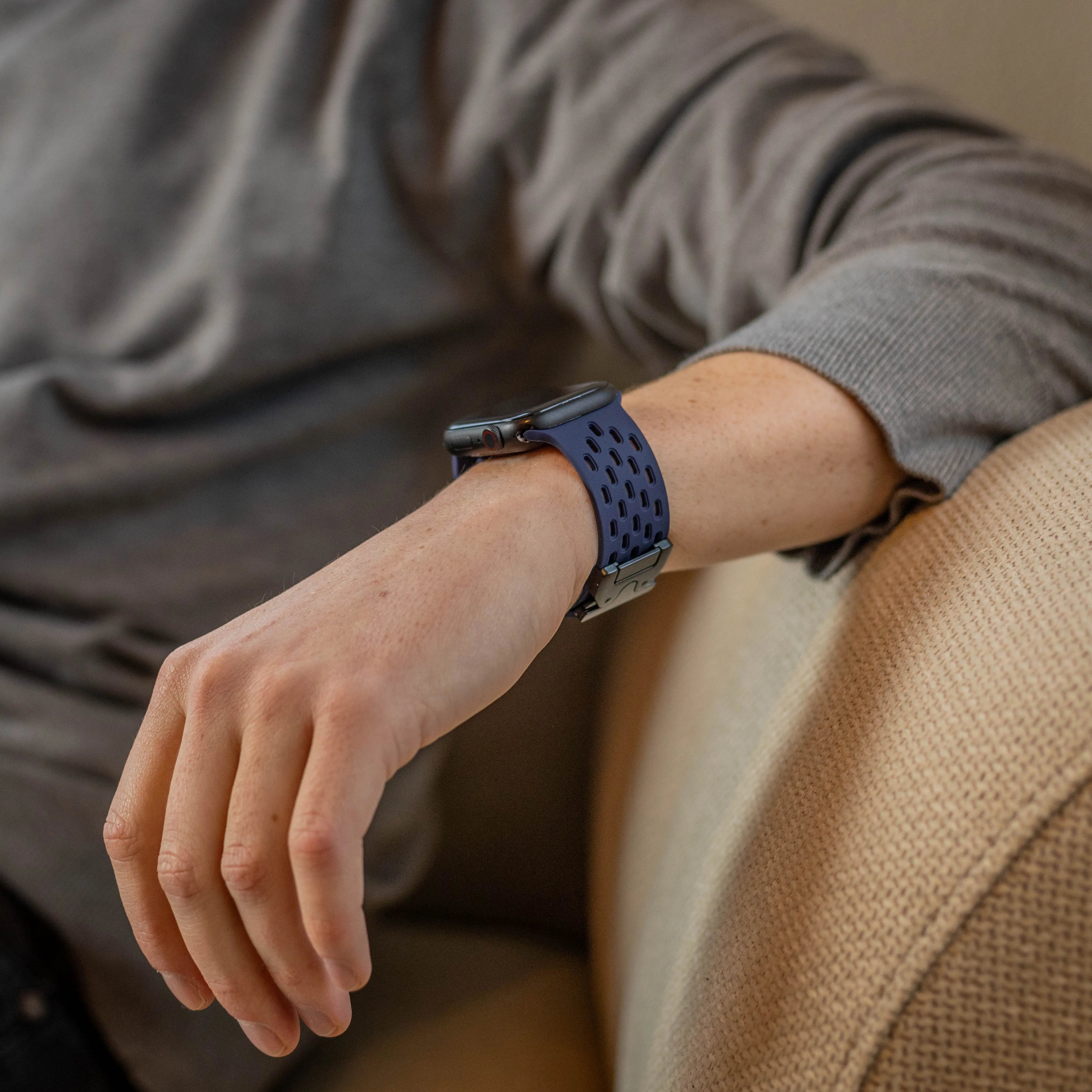 Bracelet silicone air avec P-buckle pour Apple Watch (bleu foncé)