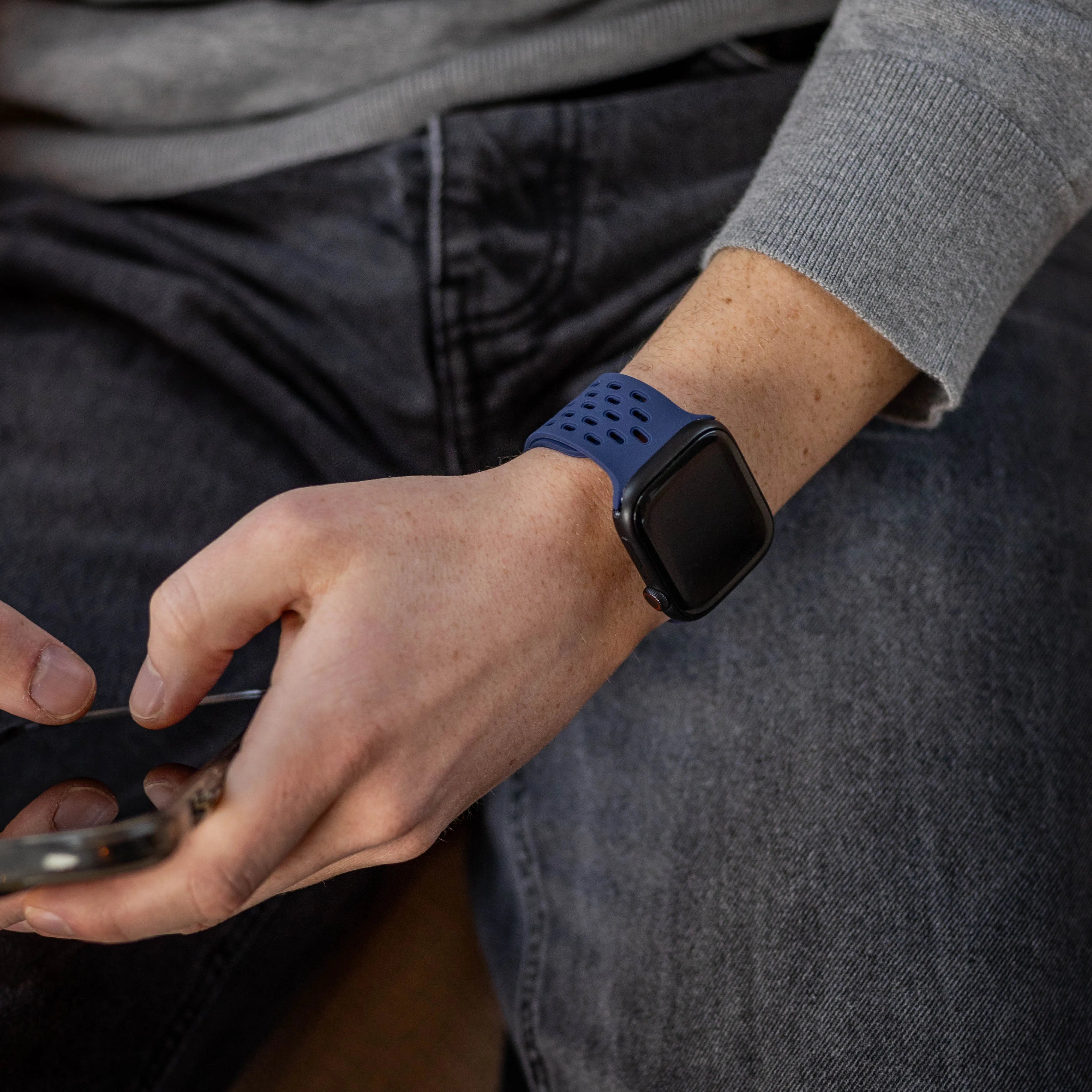 Bracelet silicone air avec P-buckle pour Apple Watch (bleu foncé)