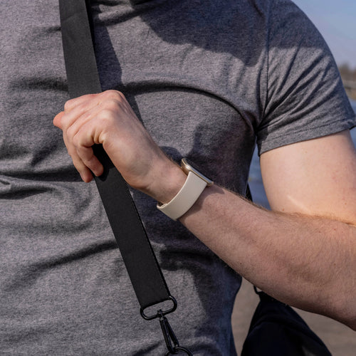 Bracelet silicone classique Fitbit Versa 4 (blanc cassé)