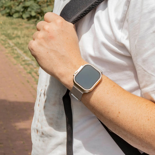 Milanese Strap, champagne, lifestyle photo