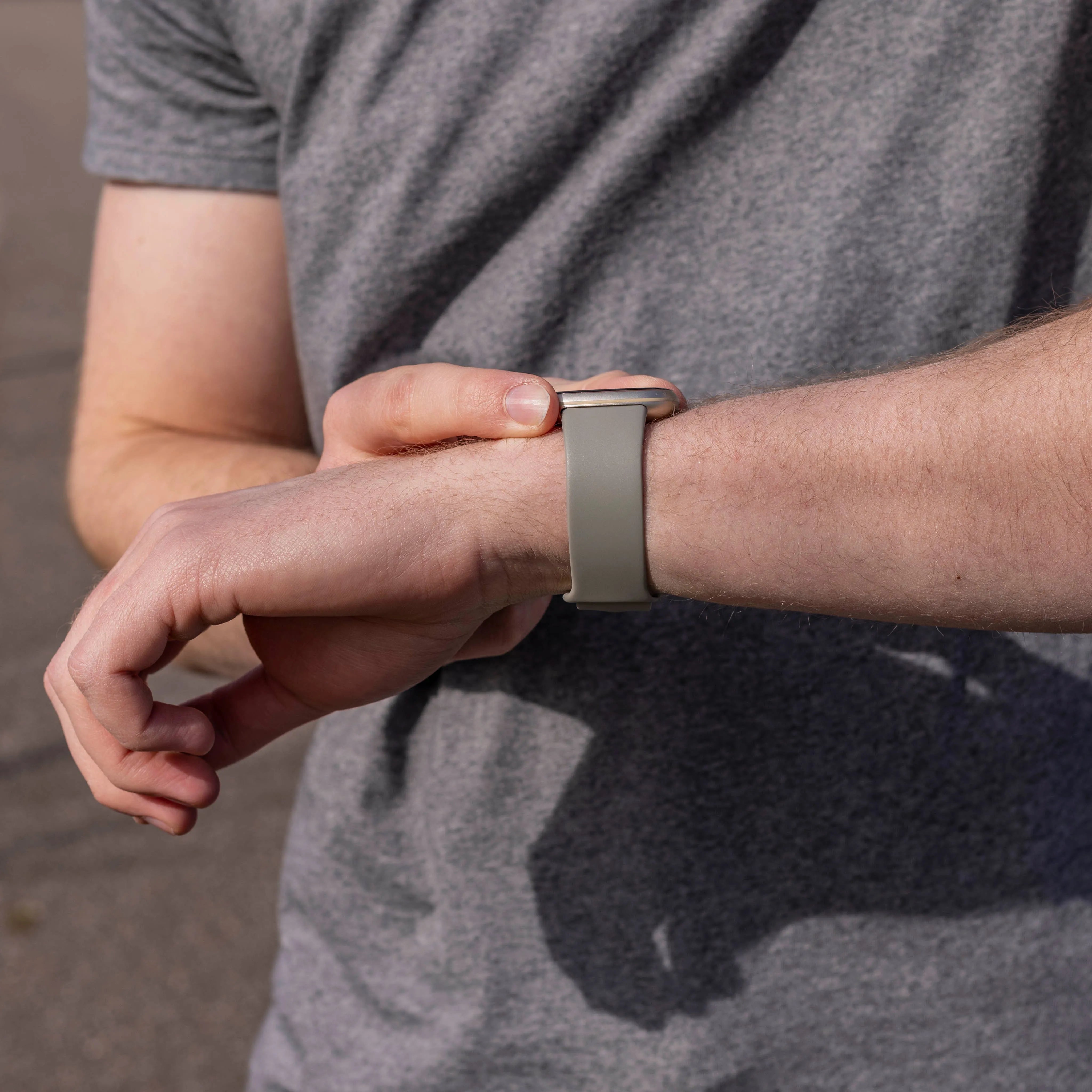 Bracelet silicone classique Fitbit Versa 3 (gris)