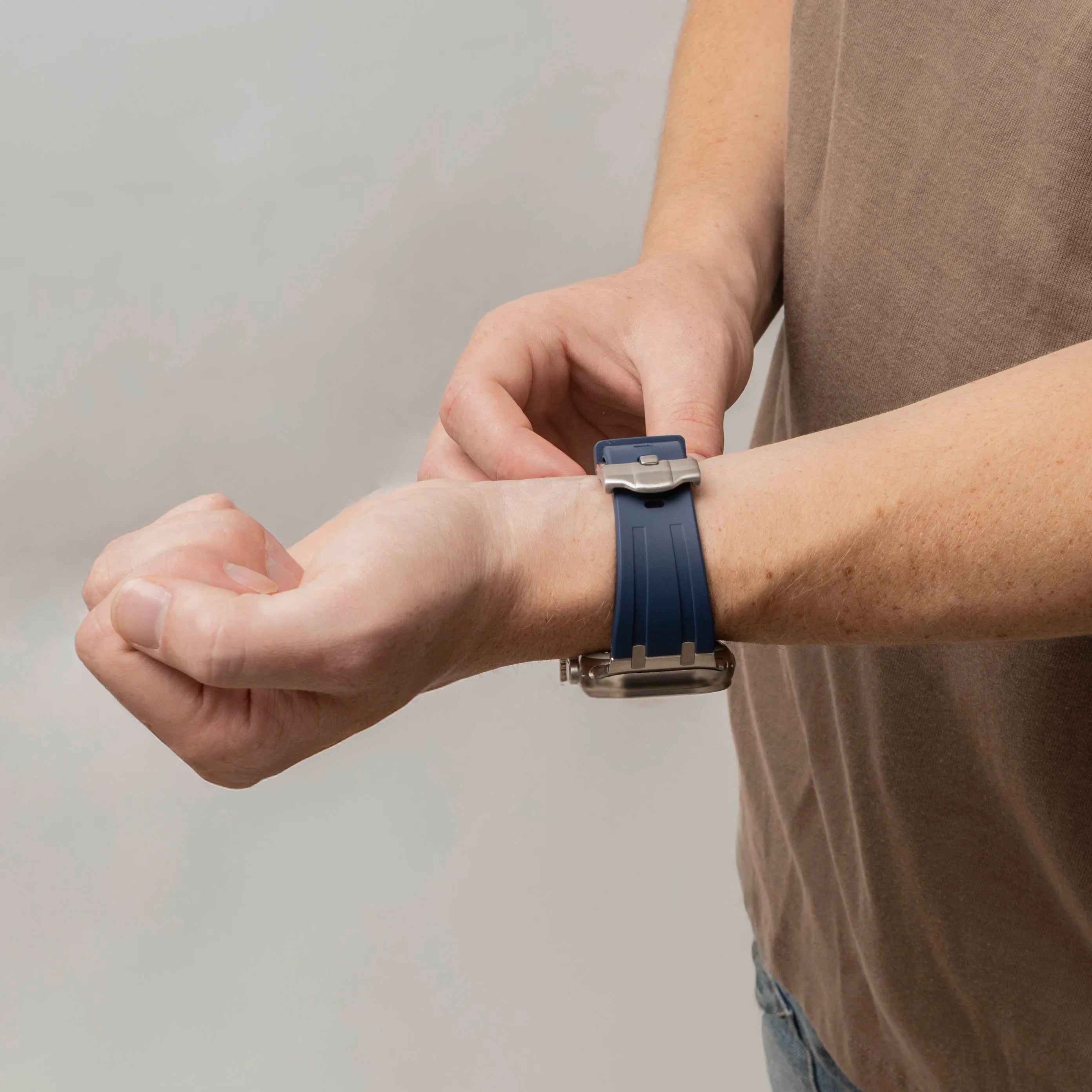 Bracelet silicone de luxe liquide Apple Watch (bleu avec argent)