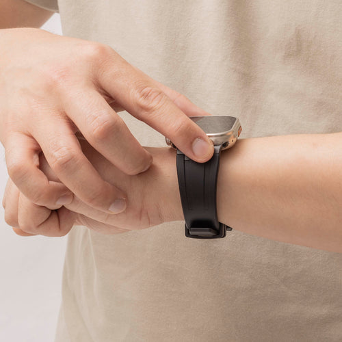 Silicone Strap 'Luxe Liquid', black with black, lifestyle photo