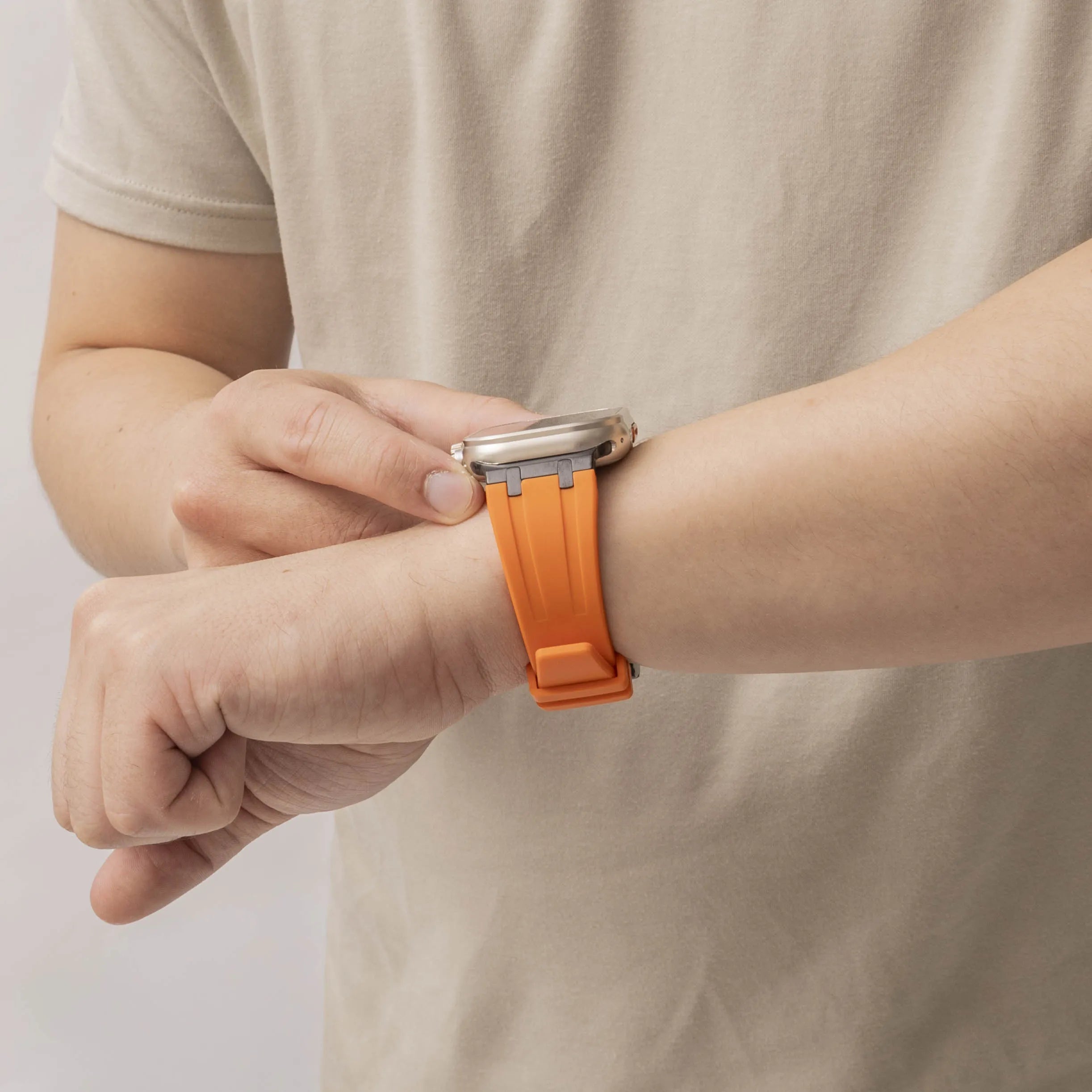 Bracelet silicone de luxe liquide Apple Watch (orange avec noir)